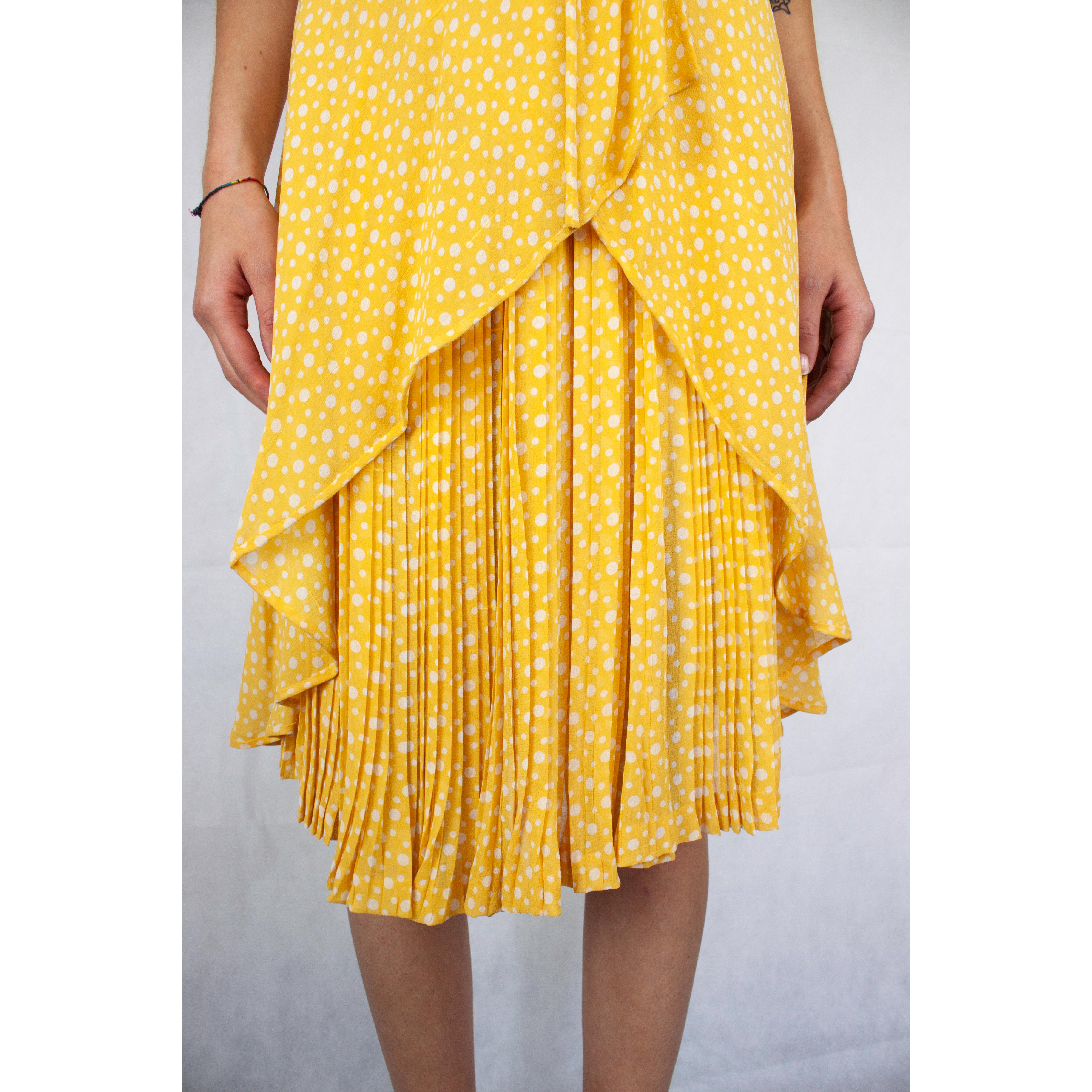 Valentino couture yellow silk chiffon dress. circa 1970s In Good Condition In London, GB