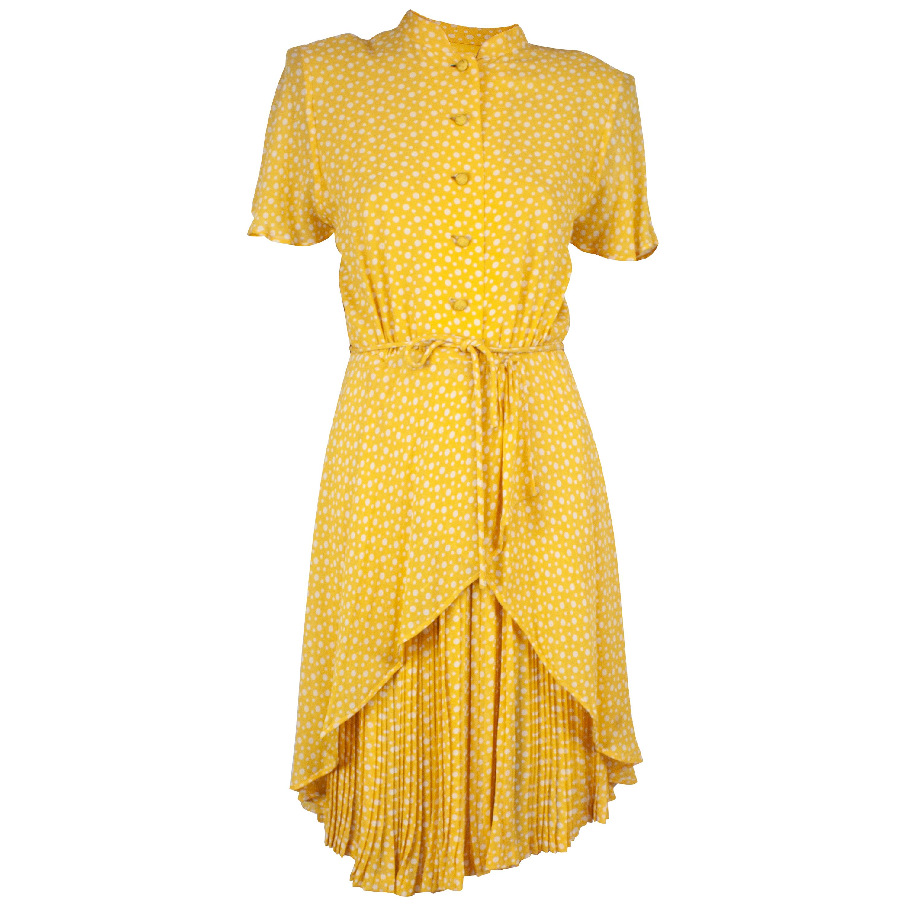 Valentino couture yellow silk chiffon dress. circa 1970s