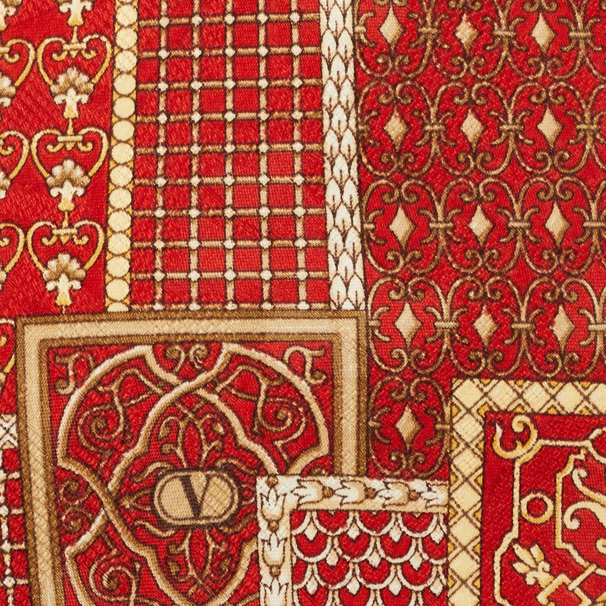 Questa cravatta è un accessorio formale perfetto che ha un fascino tagliente e moderno. Realizzato con materiali di lusso  presenta motivi intricati  e l'etichetta del marchio ben cucita sul retro. Aggiungerà sicuramente un tocco di stile ai tuoi
