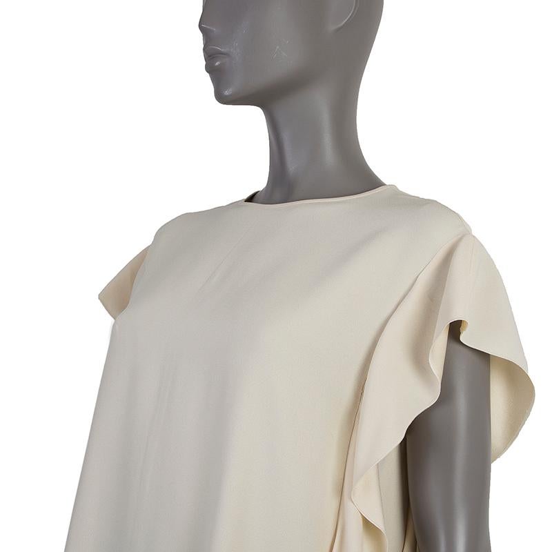 Valentino ruffled square blouse in cream acetate (74%) and viscose (26%). Ties on the back with two straps. Has been worn and is in excellent condition.

Tag Size 44
Size L
Shoulder Width 46cm (17.9in)
Bust 96cm (37.4in) to 102cm (39.8in)
Waist