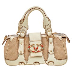 Valentino Valentino Creme/Beige Umhängetasche aus Stoff und Leder mit VLogo-Klappe