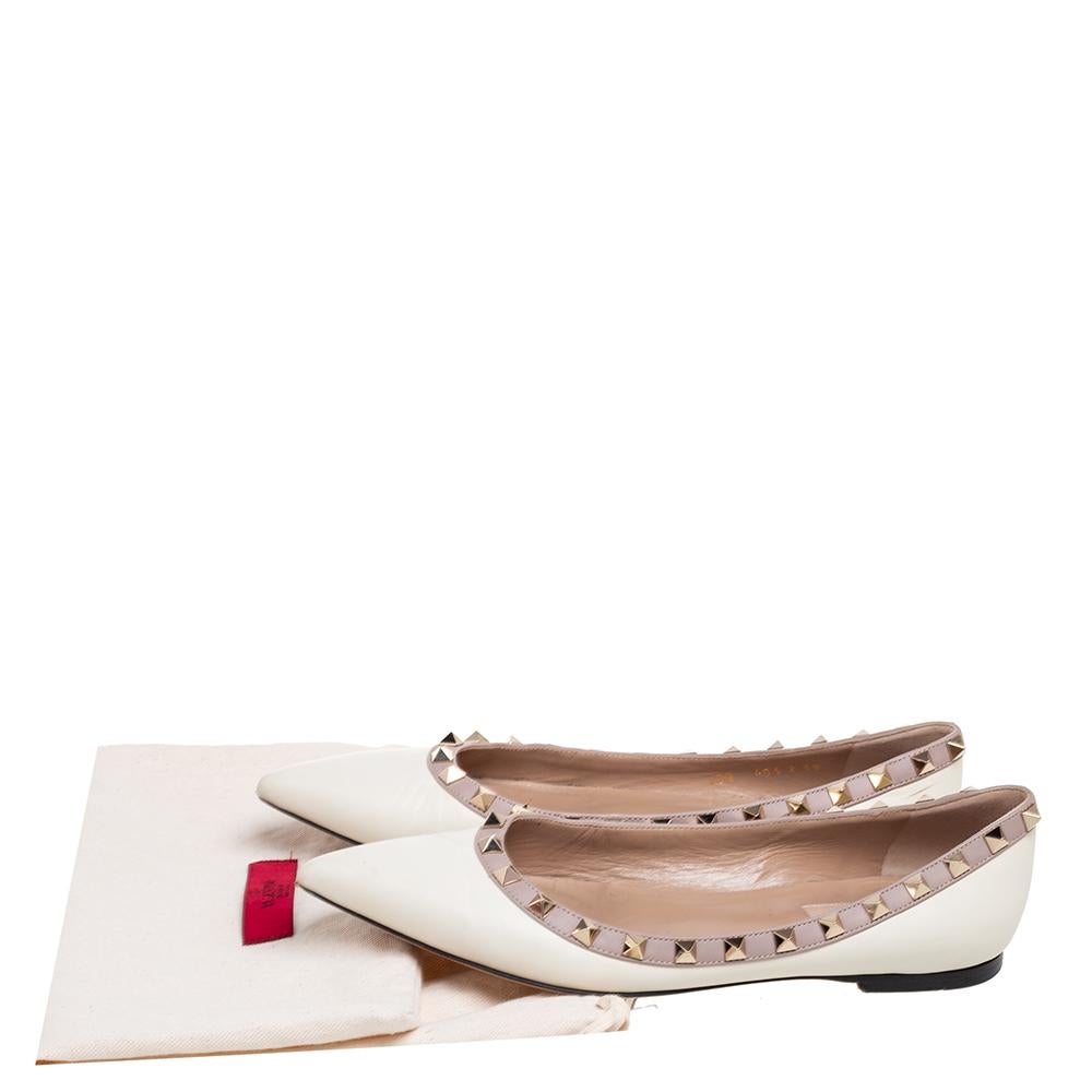 These ballet flats by Valentino are made of cream leather and feature pointed toes and Rockstud accents. They are lined well and set atop durable soles for lasting wear.

