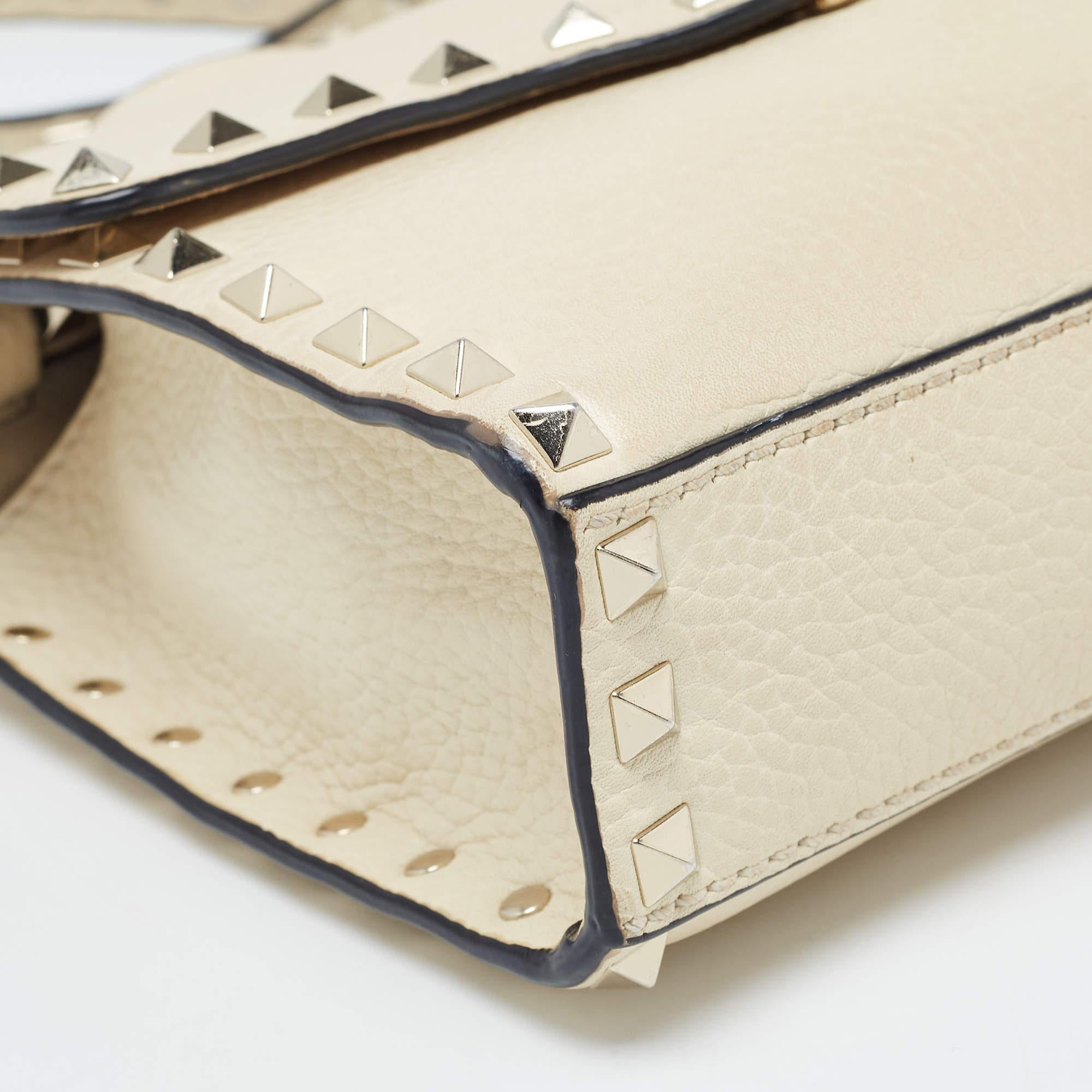 Valentino Cream Leather Rockstud Crossbody Bag In Good Condition In Dubai, Al Qouz 2