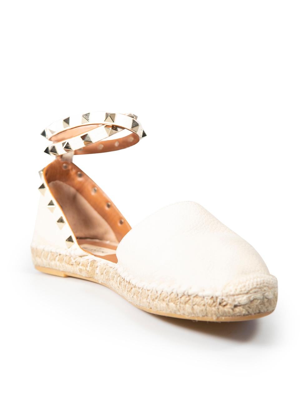 CONDITION is Very good. Minimal wear to shoes is evident. Minimal wear with general creasing to the leather and discolouration to the heels on this used Valentino designer resale item.
 
 Details
 Cream
 Leather
 Espadrilles
 Round toe
 Rockstud