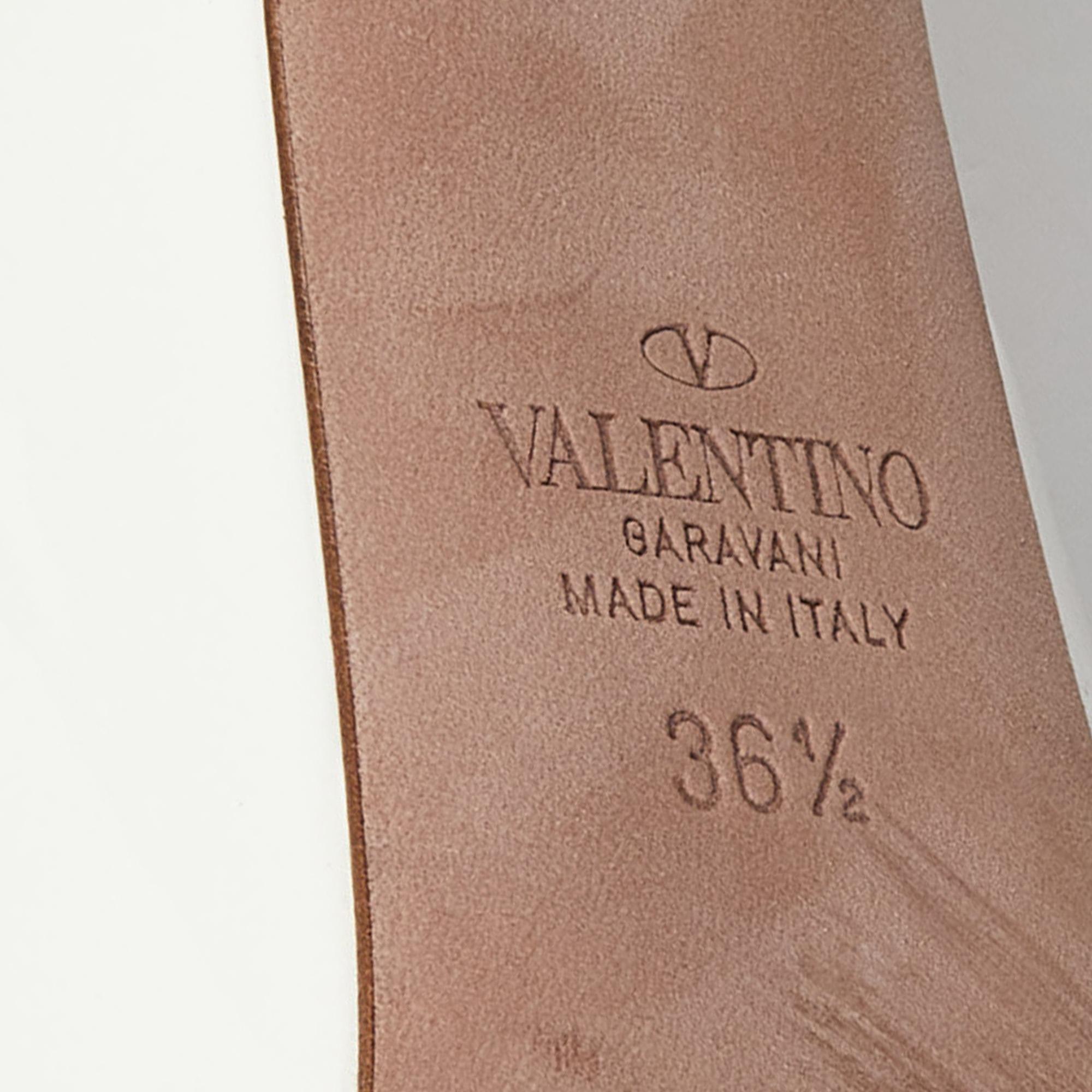 Valentino Cremefarbene Lack Plateau Pumps mit Knöchelriemen Größe 36,5 im Angebot 2