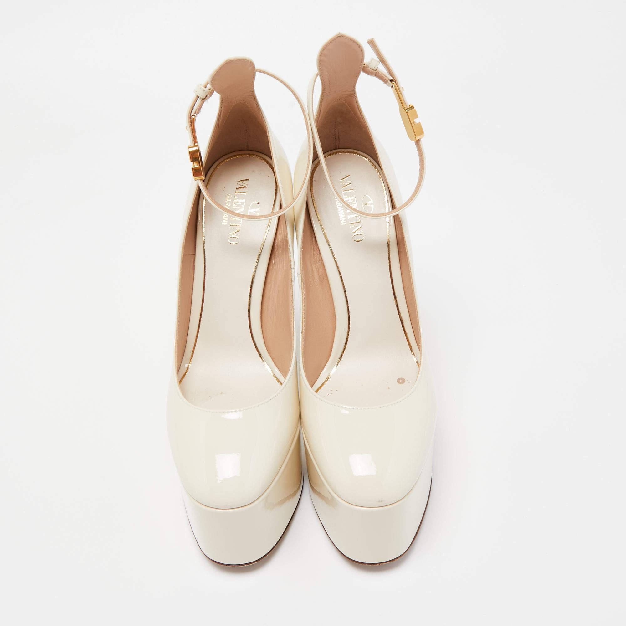 Exuding femininity and elegance, these pumps feature a chic silhouette with an attractive design. You can wear these pumps for a stylish look.

Includes: Original Dustbag, Original Box

