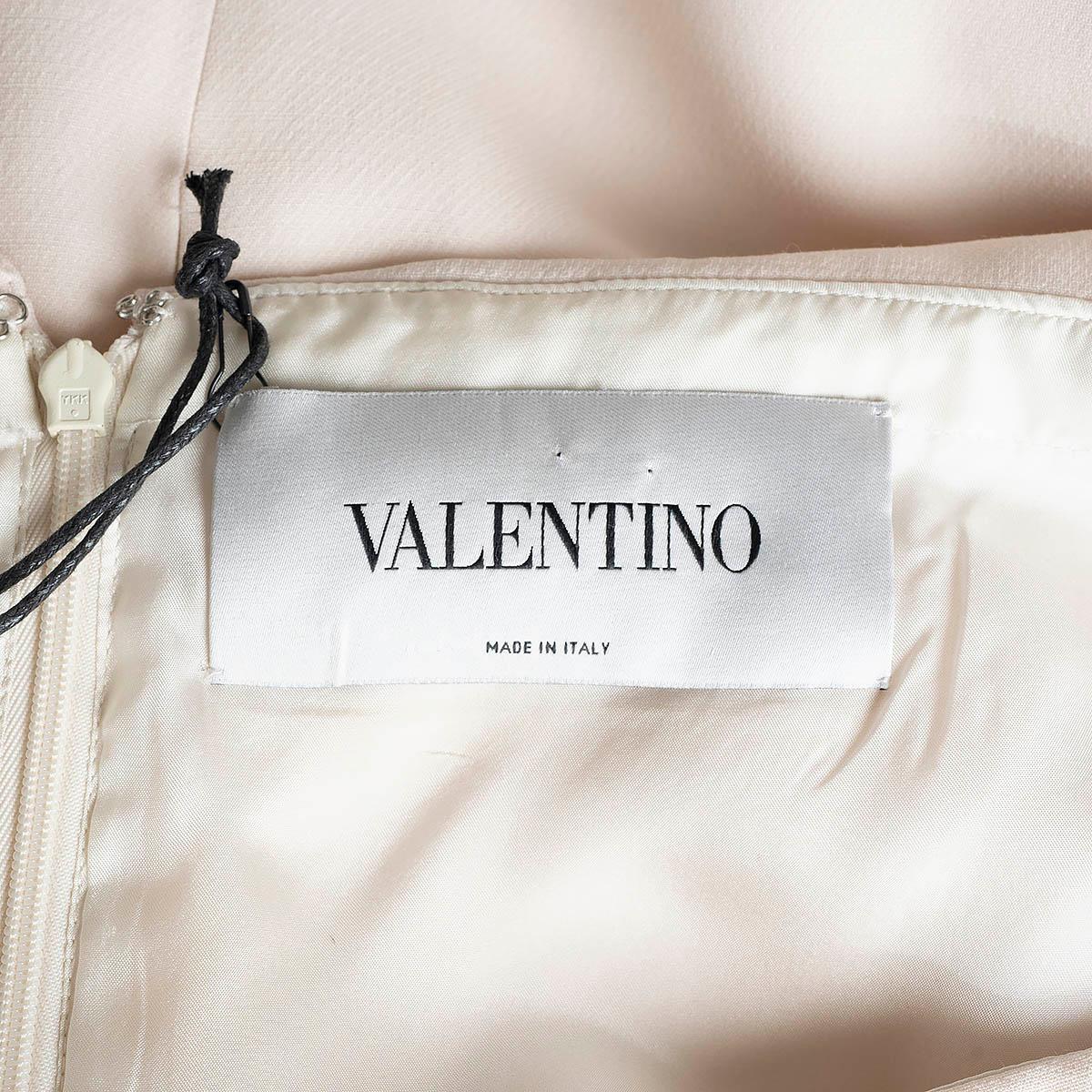 VALENTINO cream wool 2017 RUFFLED OFF-SHOULDER CREPE Dress 46 XL For Sale 2