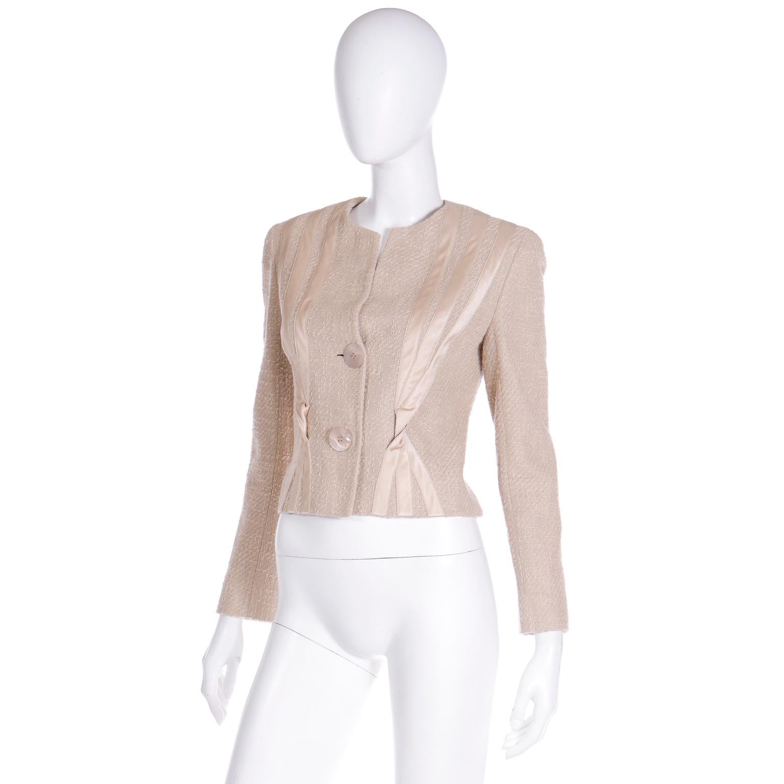 Valentino Creamy Sand Beige Cropped Nubby Linen Blend Jacket w Silk Ribbon For Sale 1