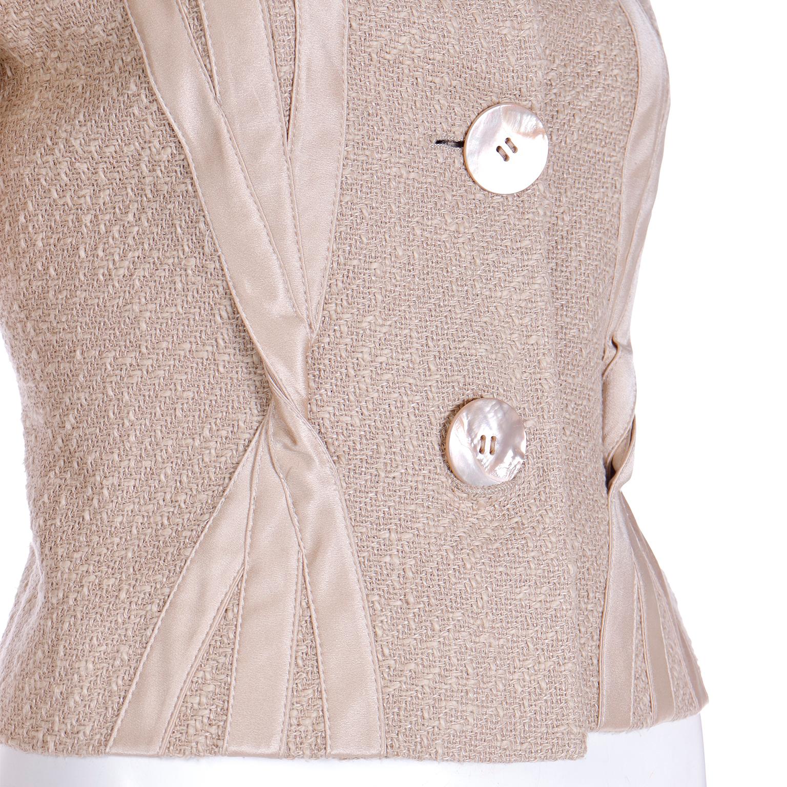 Valentino Creamy Sand Beige Cropped Nubby Linen Blend Jacket w Silk Ribbon For Sale 2