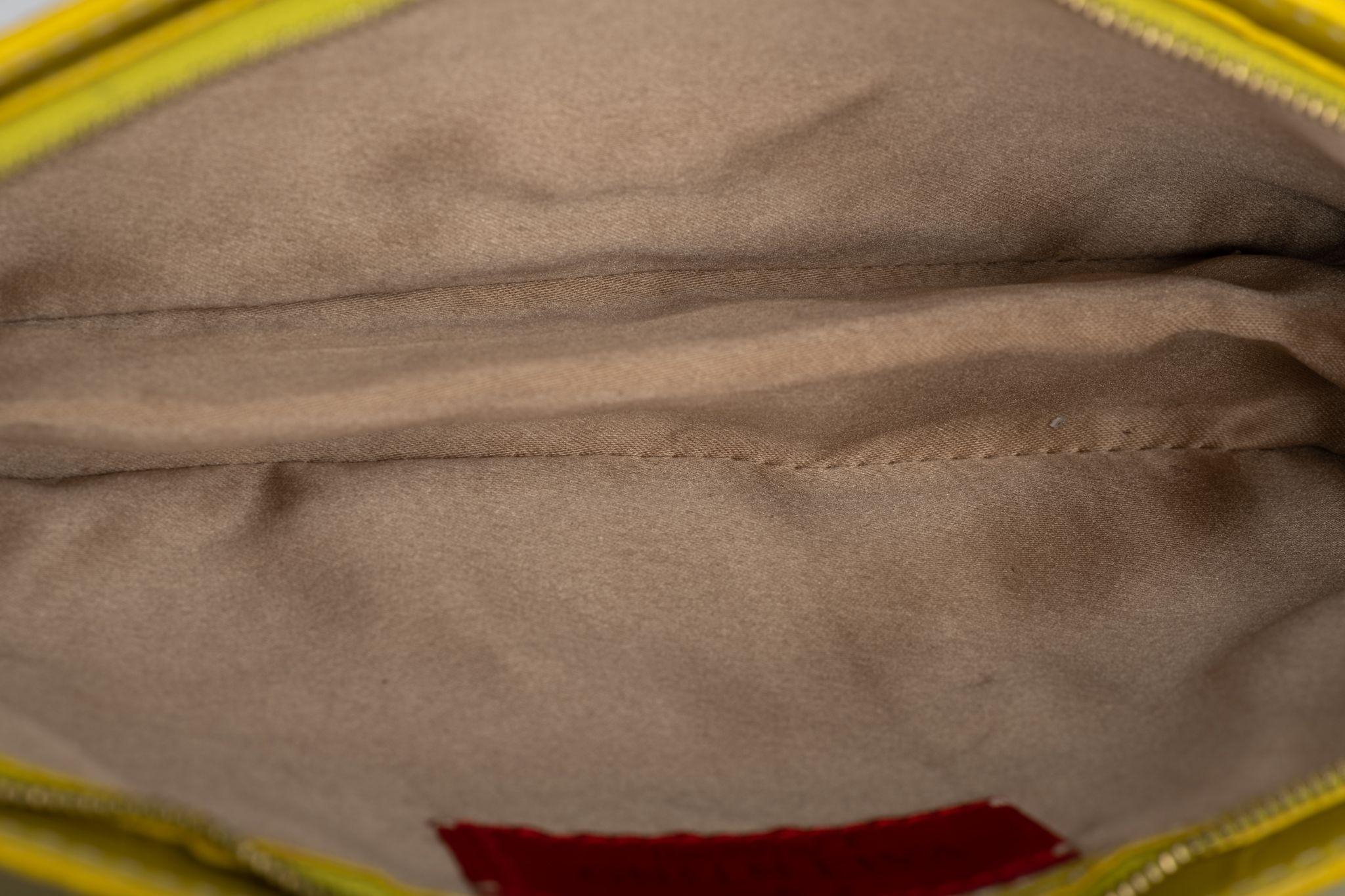 Valentino Handtasche mit gelbem Krokodillederdruck im Angebot 5