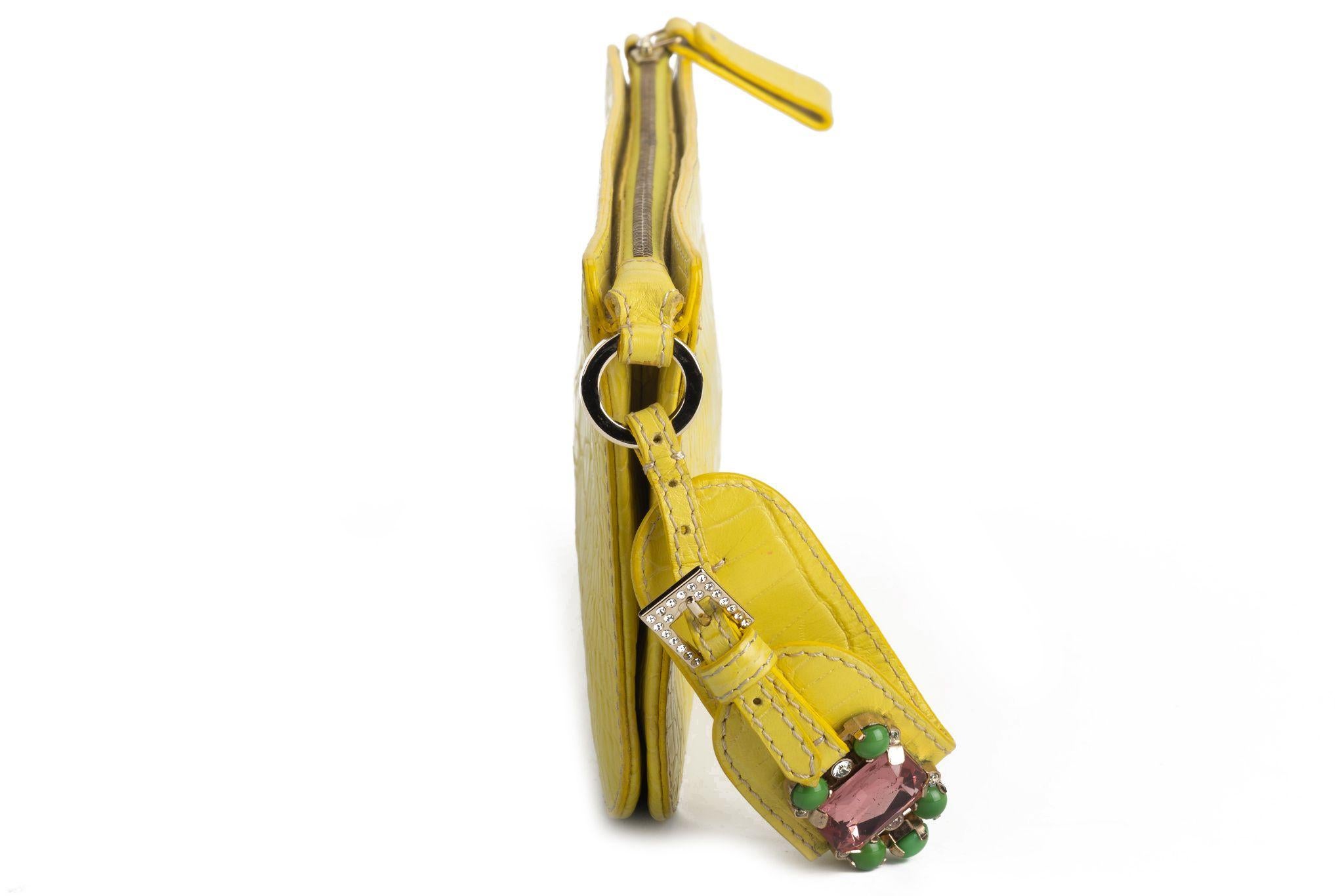 Jaune Valentino - Porte-bracelet jaune imprimé croco en vente