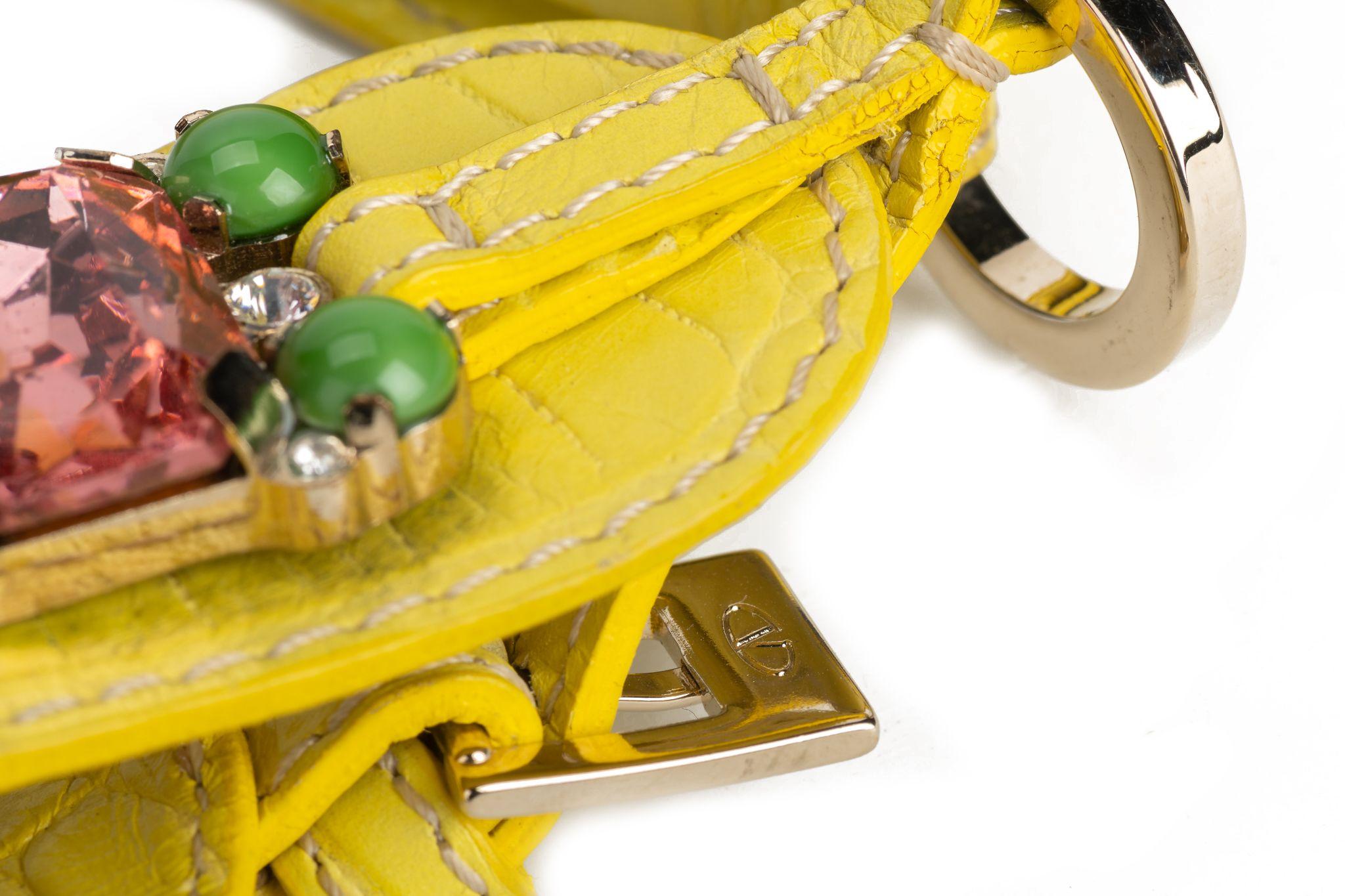 Valentino - Porte-bracelet jaune imprimé croco en vente 2