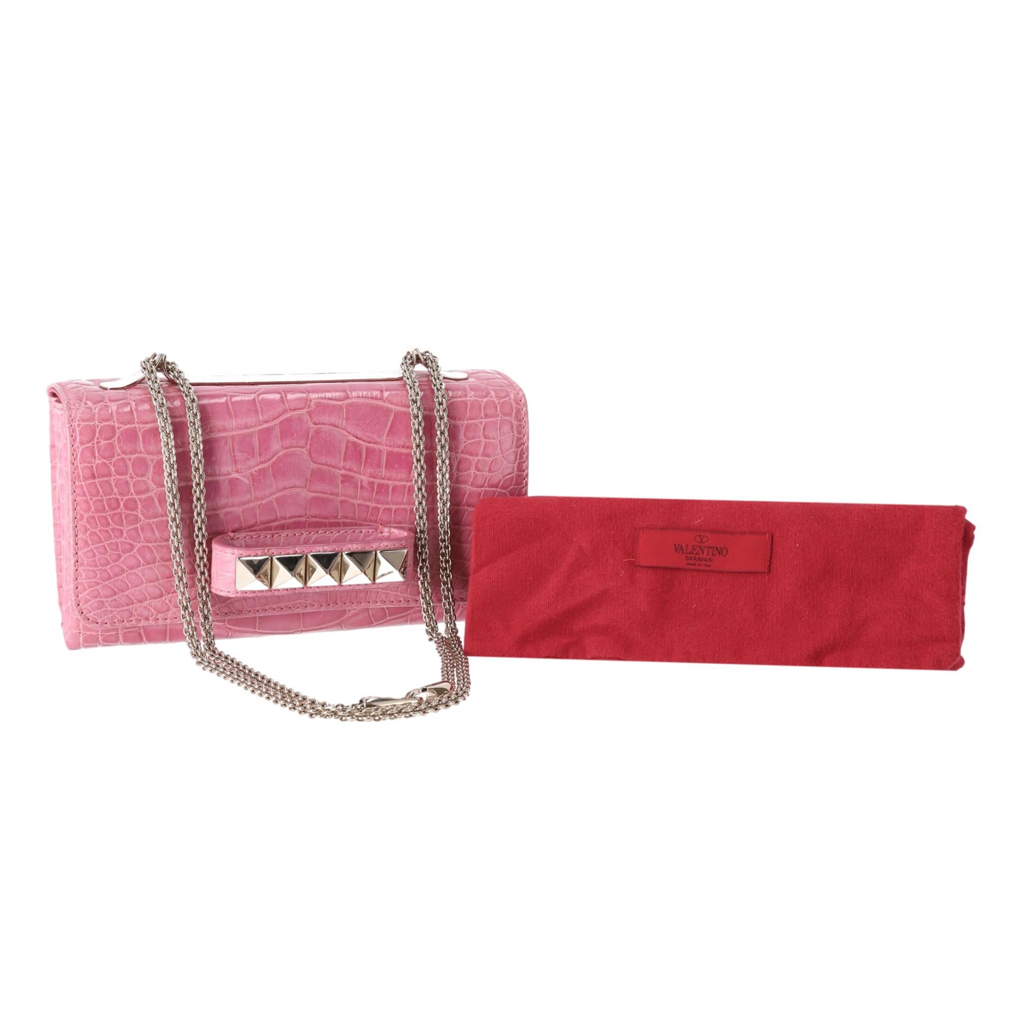 Valentino Crocodile Skin Va Va Voom Bag

Dusky pink handbag crafted from exotic crocodile skin with champagne gold hardware.

Detailed with the brand's signature Rockstud accent to the front, chain-link shoulder strap and 'Valentino' logo embossment