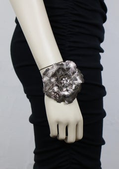 Bracciale con fiori di cristallo di Valentino