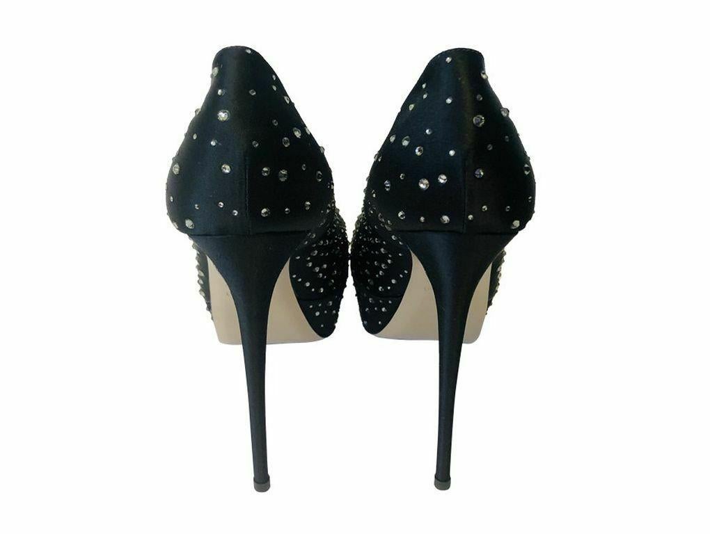 What a superb pair of heels from Valentino. The rhinestones, the black satin, the heels..!!! Purchased and stored – never used.
Valentino

FEATURES	
13cm heel, Black satin, Peep Toe, Rhinestones

MATERIAL	
satin

COLOUR	
Black

ACCESSORIES	
Box,
