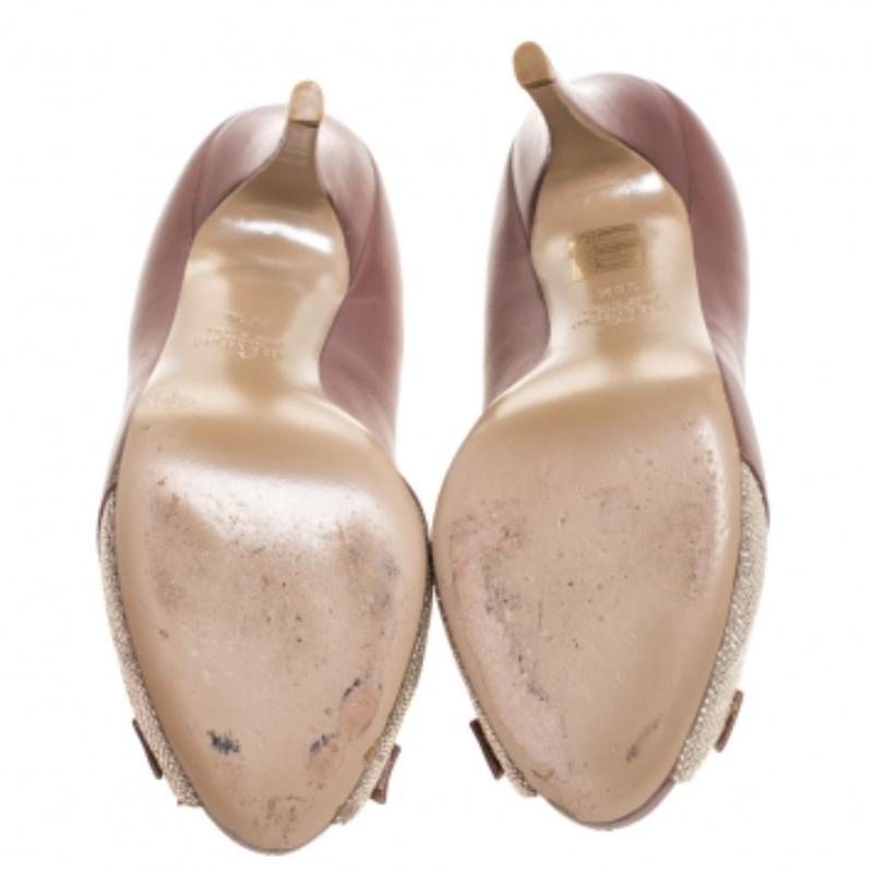 Valentino Dunkel Beige Leder Nieten Wildleder Schleife Peep Toe Plateau Pumps Größe 36.5 im Angebot 4