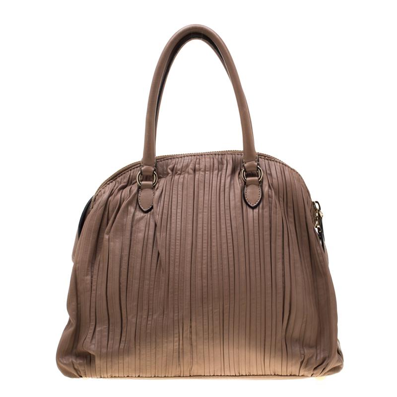 A stunning leather bag to look fashionable this season. The canvas lining of the interior is durable and the exterior has details of a bow and pleats. One cannot go wrong with a piece like this from the house of Valentino. A good pick for everyday