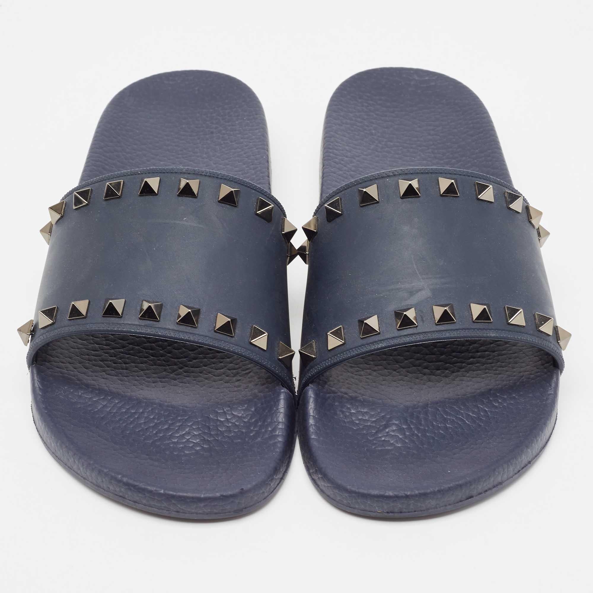 Men's Valentino Dark Blue Rubber Rockstud Pool Slide Flats Size 40 For Sale