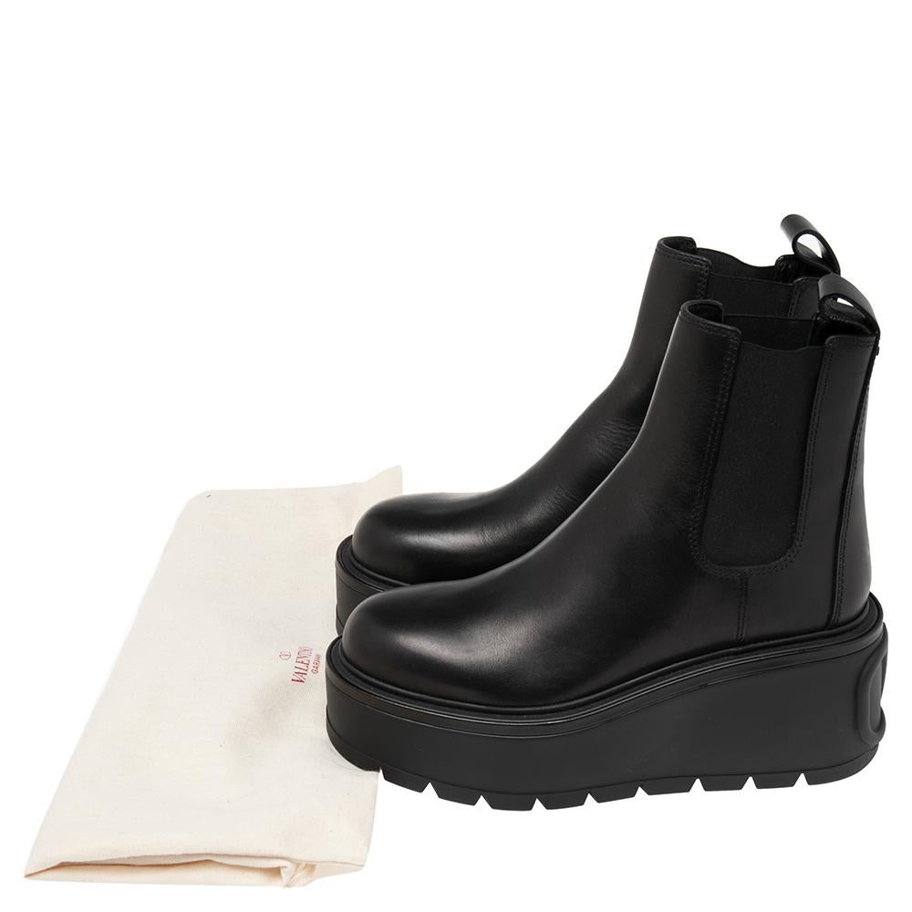 Valentino Dark Brown Leather Uniqueform Chelsea Boots Size 38 In New Condition In Dubai, Al Qouz 2