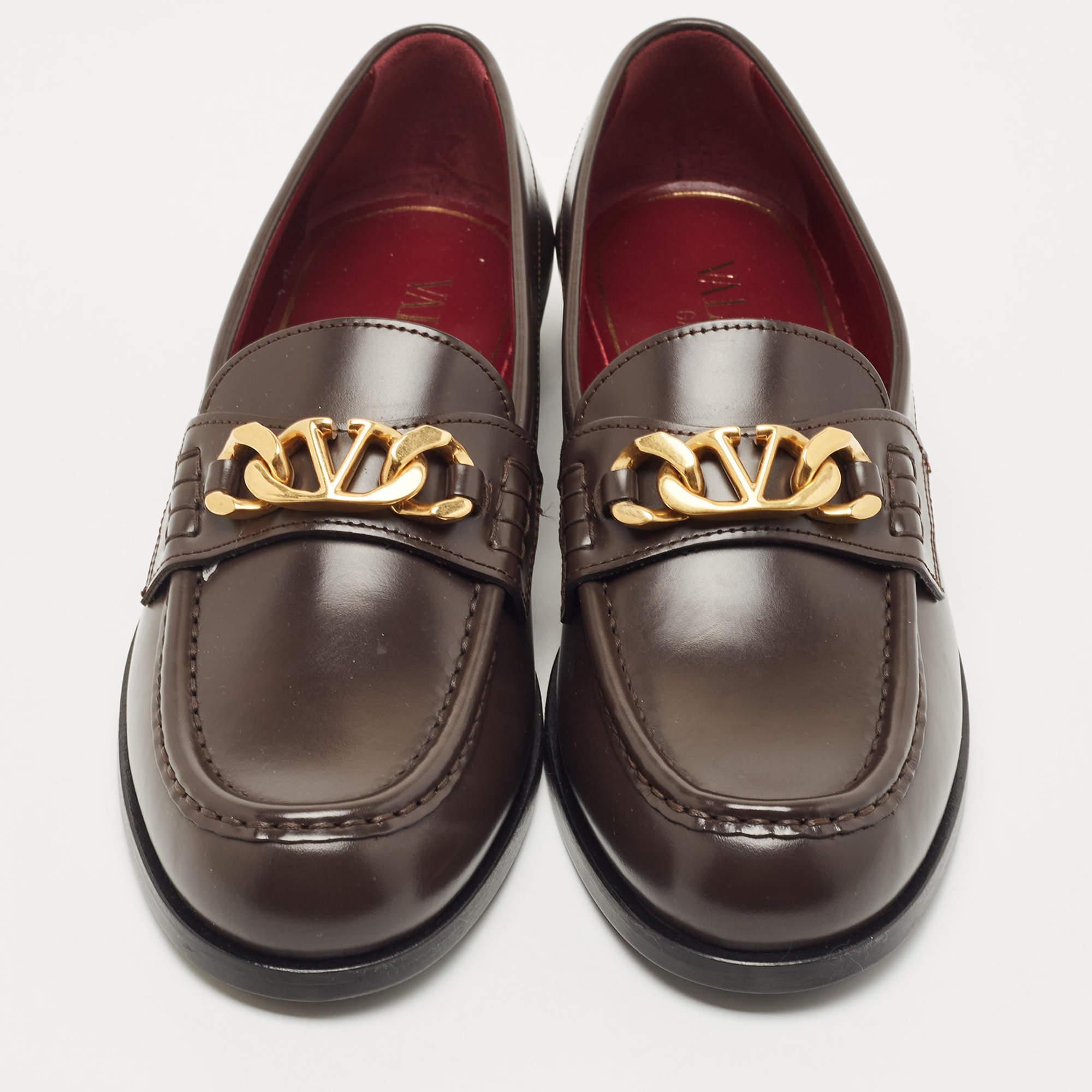 Valentino Dark Brown Leather VLogo Chain Loafers Size 41 In New Condition In Dubai, Al Qouz 2
