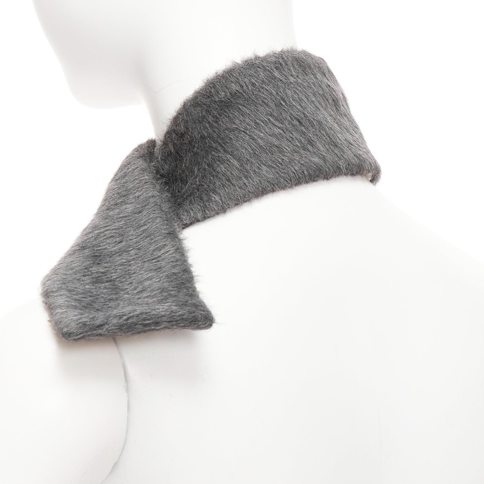 da uomo o donna Valentino sciarpa rettangolare corta e sottile in lana vergine di alpaca grigio scuro in vendita
