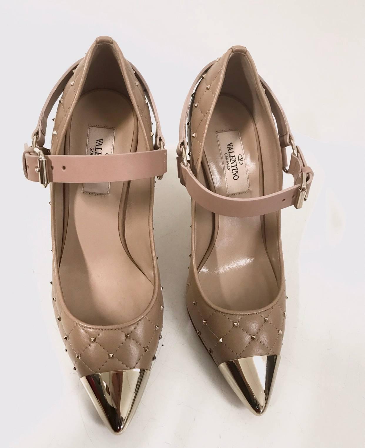 Women's Valentino Decoltè Spike Antique Pink and Beige Leather High Heels Shoes, 2017 For Sale