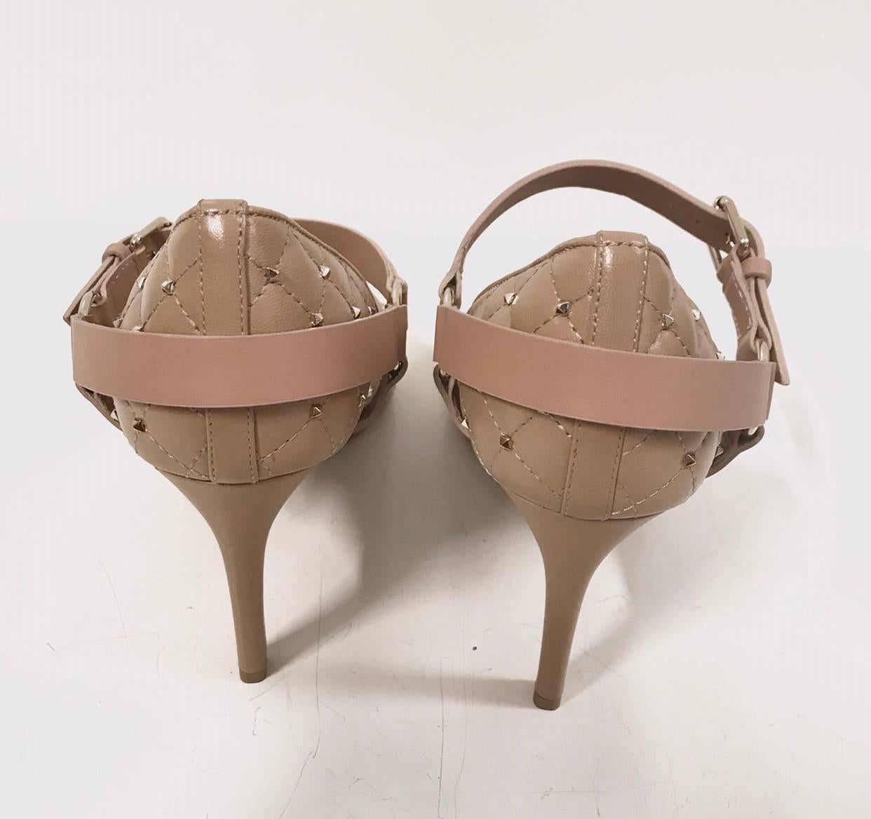 Valentino Decoltè Spike Antique Pink and Beige Leather High Heels Shoes, 2017 For Sale 2