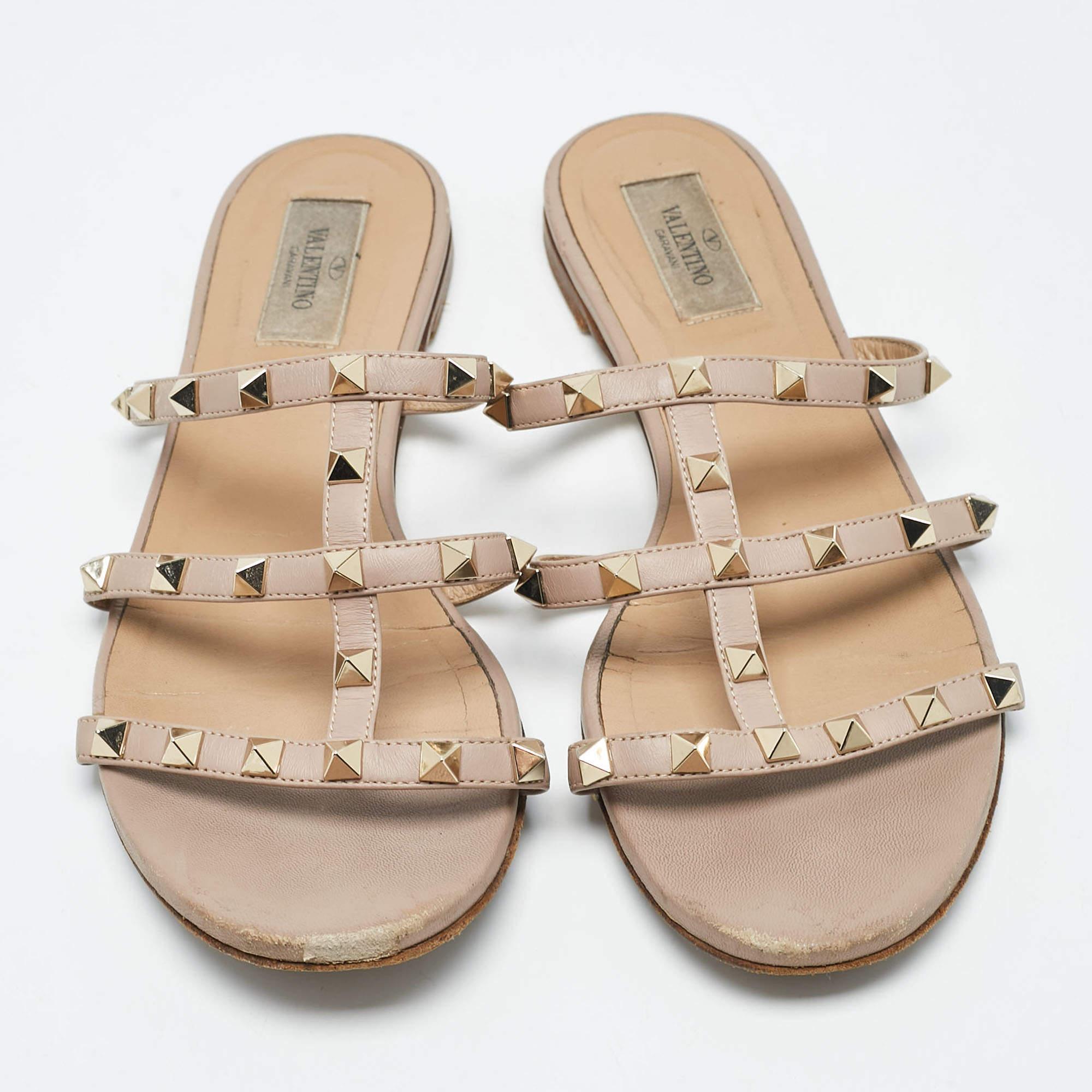 Beige Valentino Dusty Pink Leather Rockstud Flat Slides Size 40 For Sale