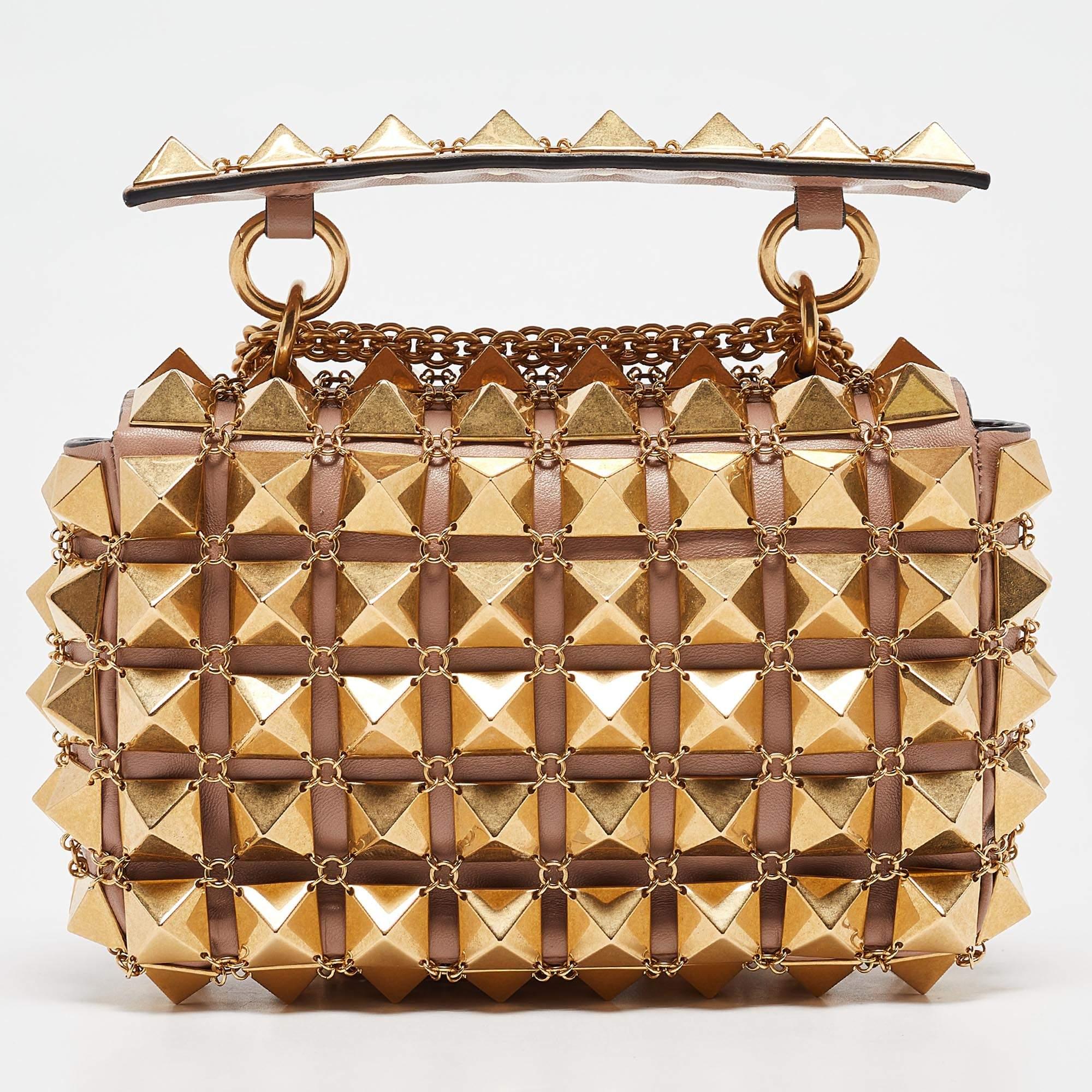 Valentino Dusty Pink Leather Small Roman Stud Chain Mail Shoulder Bag In Good Condition For Sale In Dubai, Al Qouz 2
