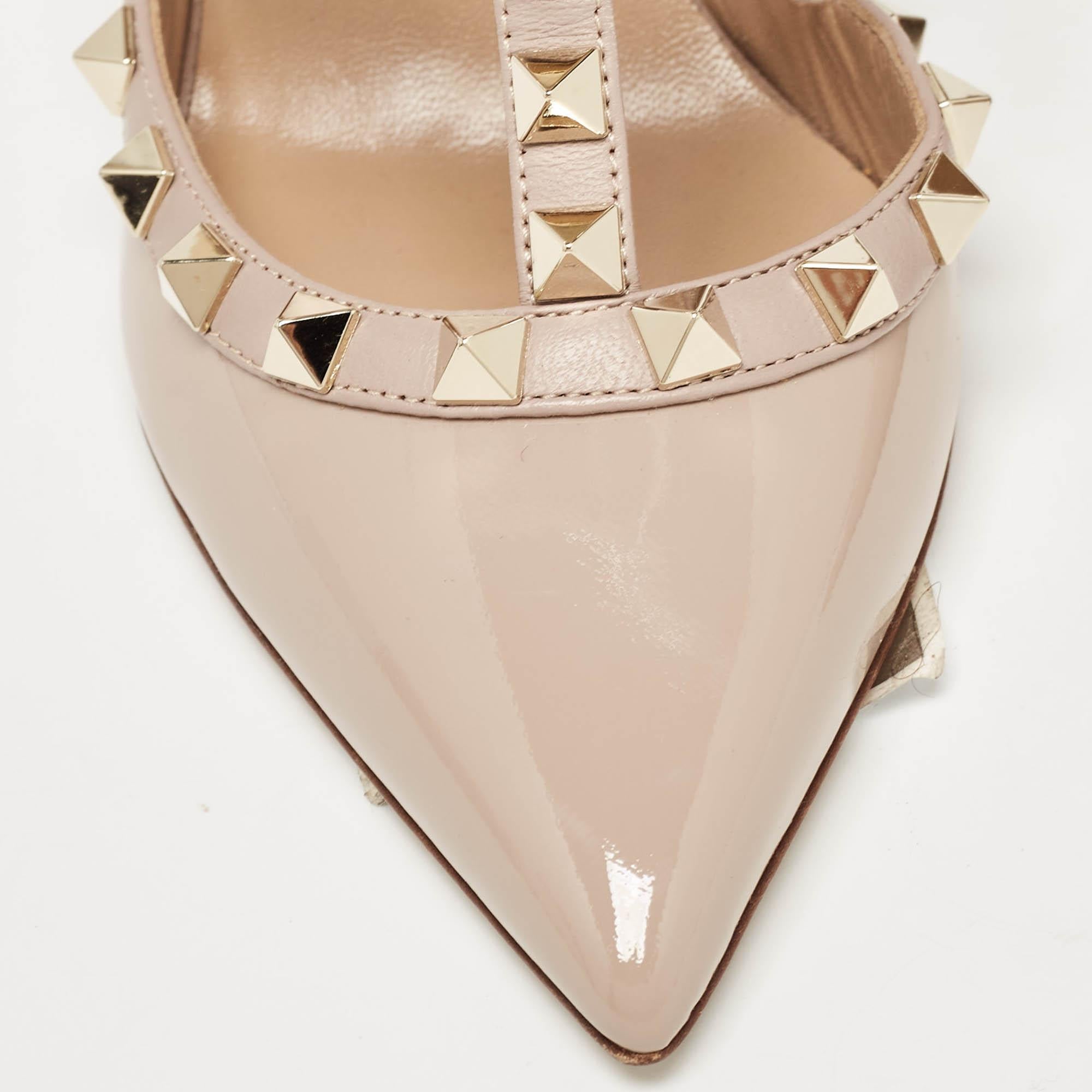 Valentino Dusty Pink Patent Leather Rockstud Ankle Strap Pumps Size 35 In Excellent Condition For Sale In Dubai, Al Qouz 2