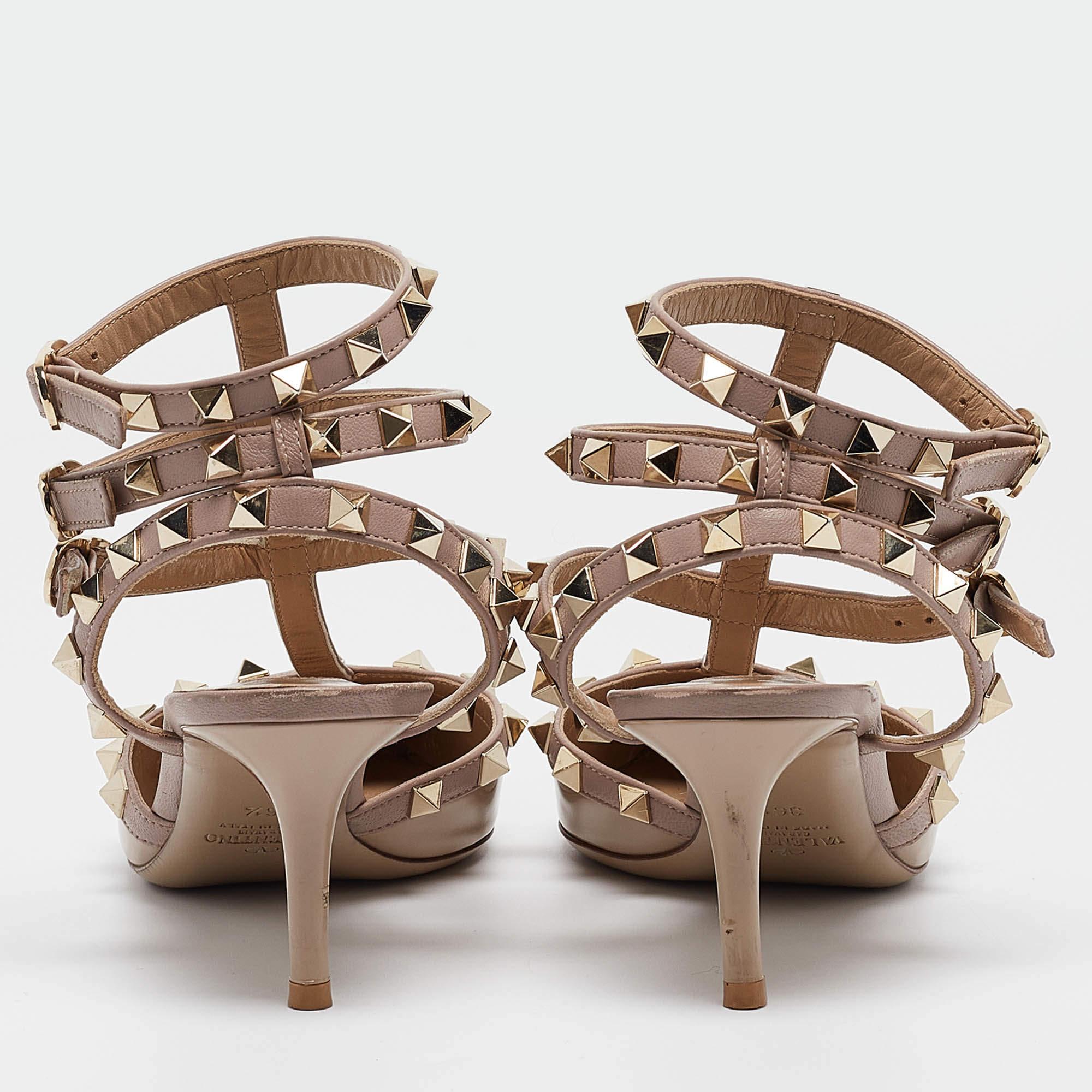 With meticulous craftsmanship and glamorous details, this Valentino pair of pumps reflects the brand's expertise in creating innovative and admirable designs. The Rockstuds elegantly outline the upper straps and makes it undeniably chic. Created