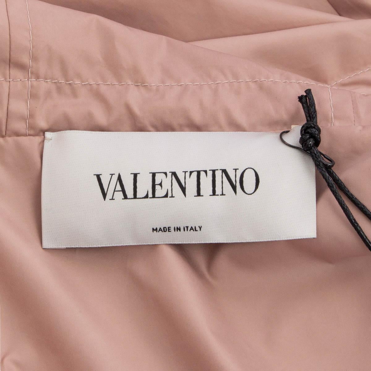 VALENTINO dusty pink polyester LOGO HOODED WINDBREAKER Jacket 40 S For Sale 3