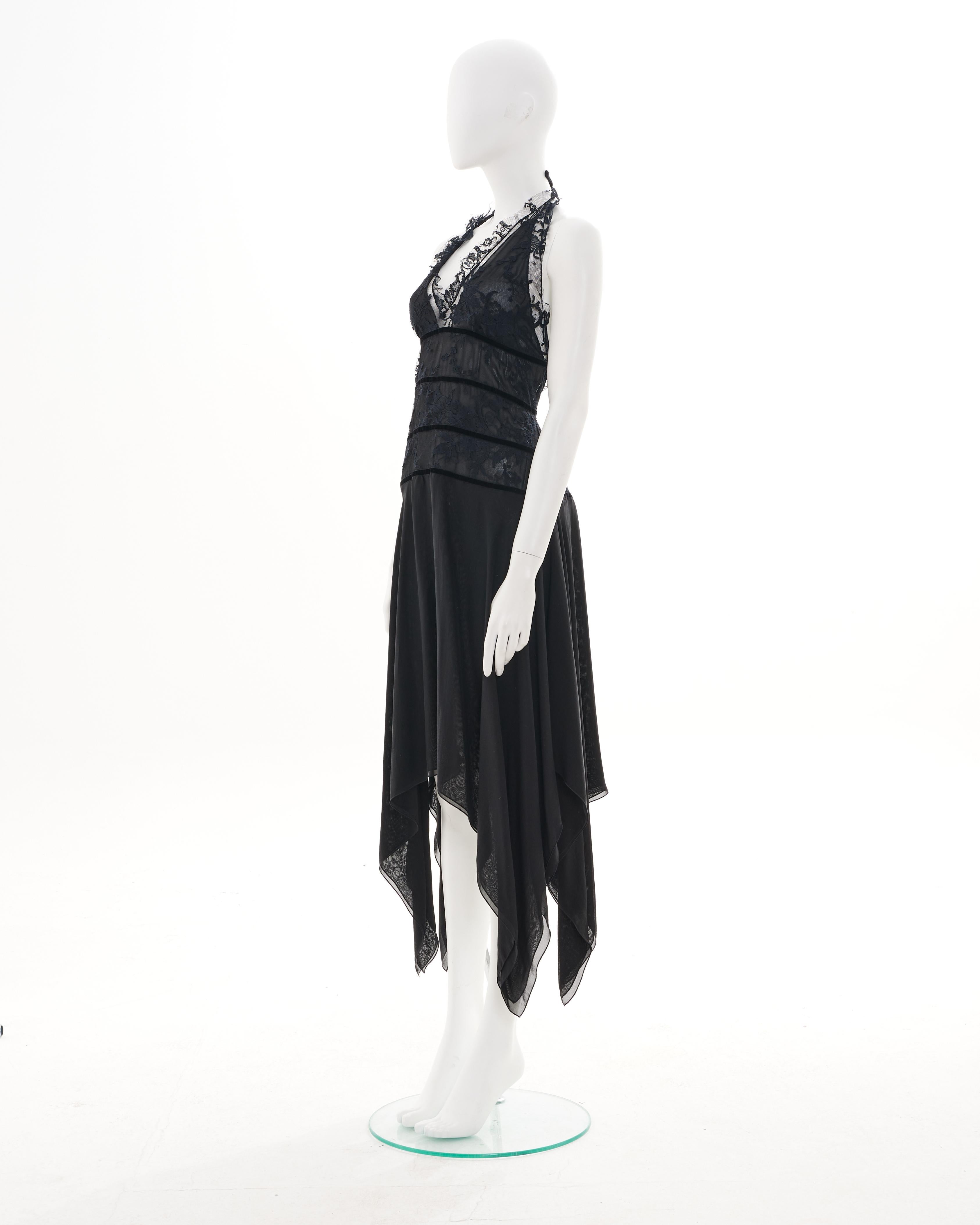 - Designed by Valentino
- Sold by Skof.Archive
- Early 00’s
- Floreal Lace Details
- Lace Closure on the back
- Midi Length
- Strapless
- Made in Italy
- Excellent Condition
- Materials: Silk
- Size: FR 38 - IT 42 - UK 10 - US 6 (EU)