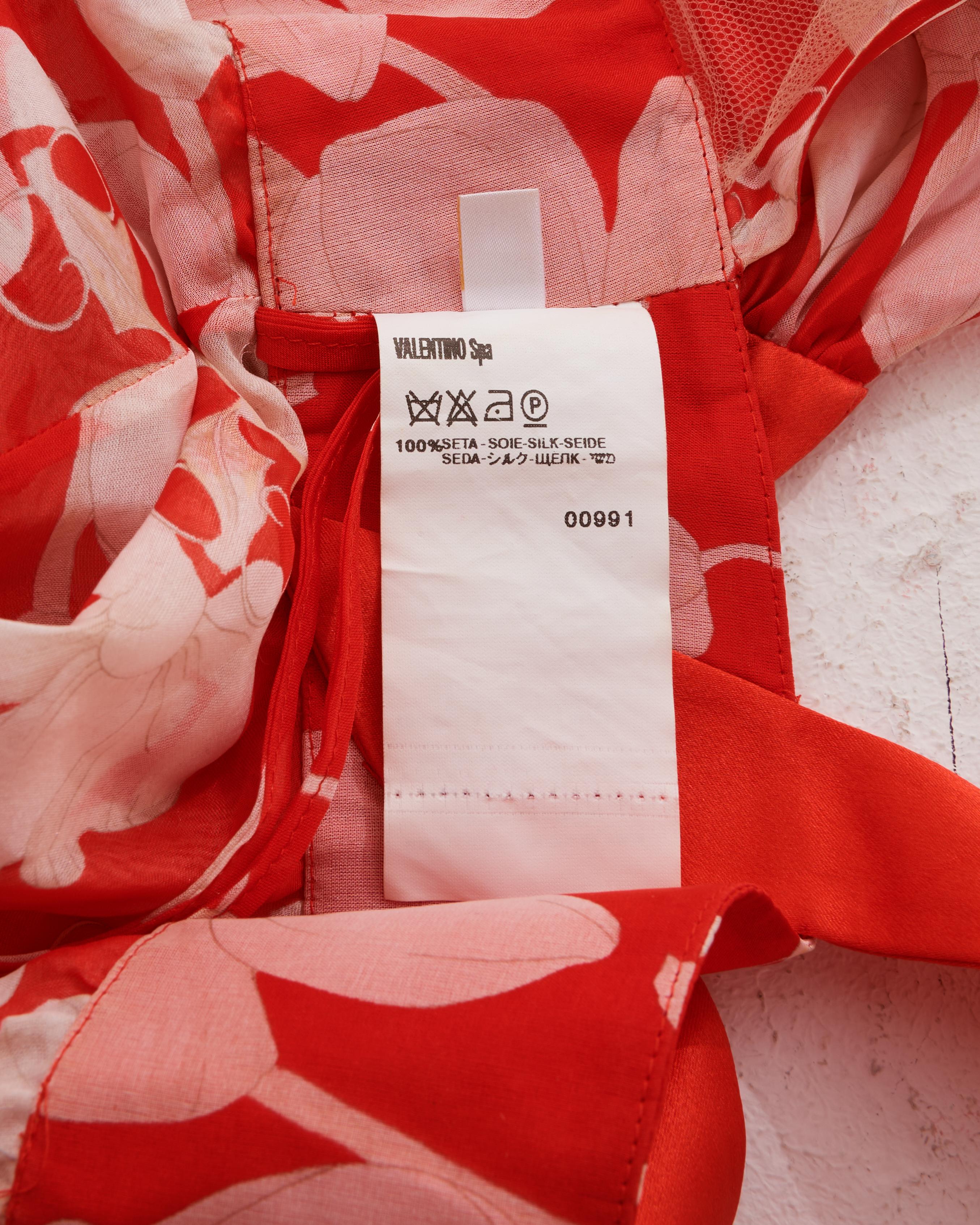 Valentino Frühes geblümtes rotes Seidentop aus den 00er Jahren im Angebot 4