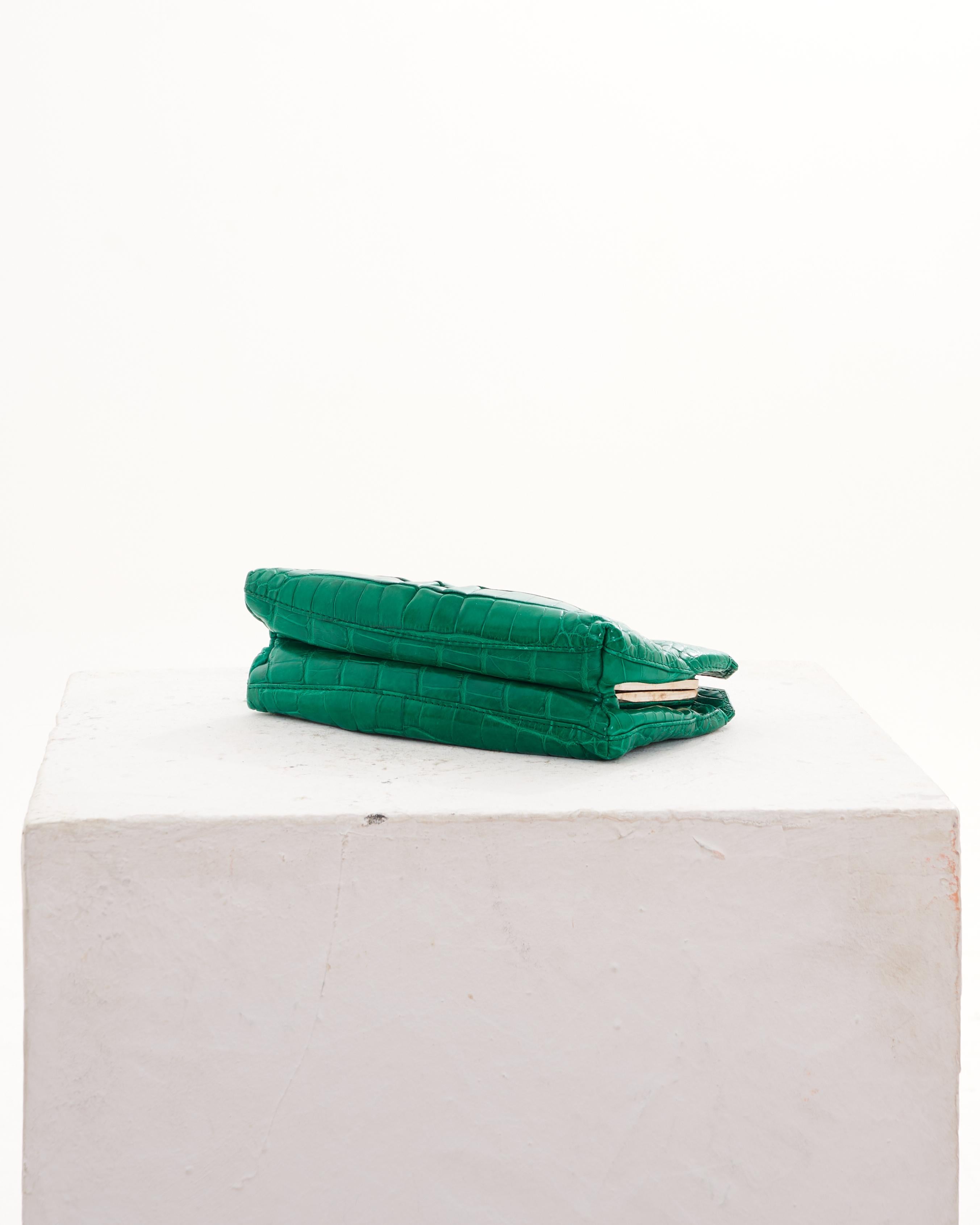 Valentino Early 00's Green Glazed Crocodile Clutch Bag In Excellent Condition For Sale In Milano, IT