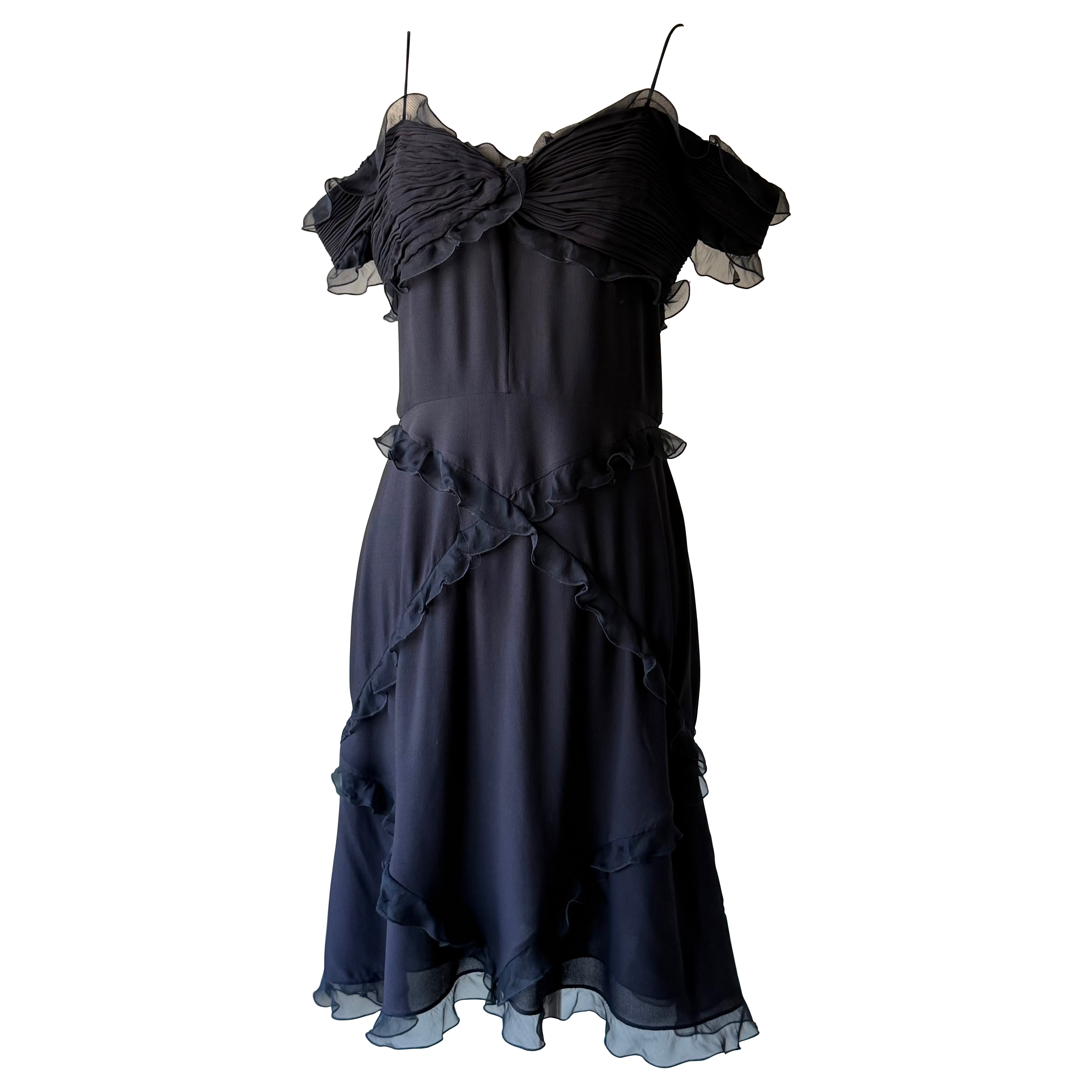 Mini-robe à volants en soie noire Valentino, début des années 2000