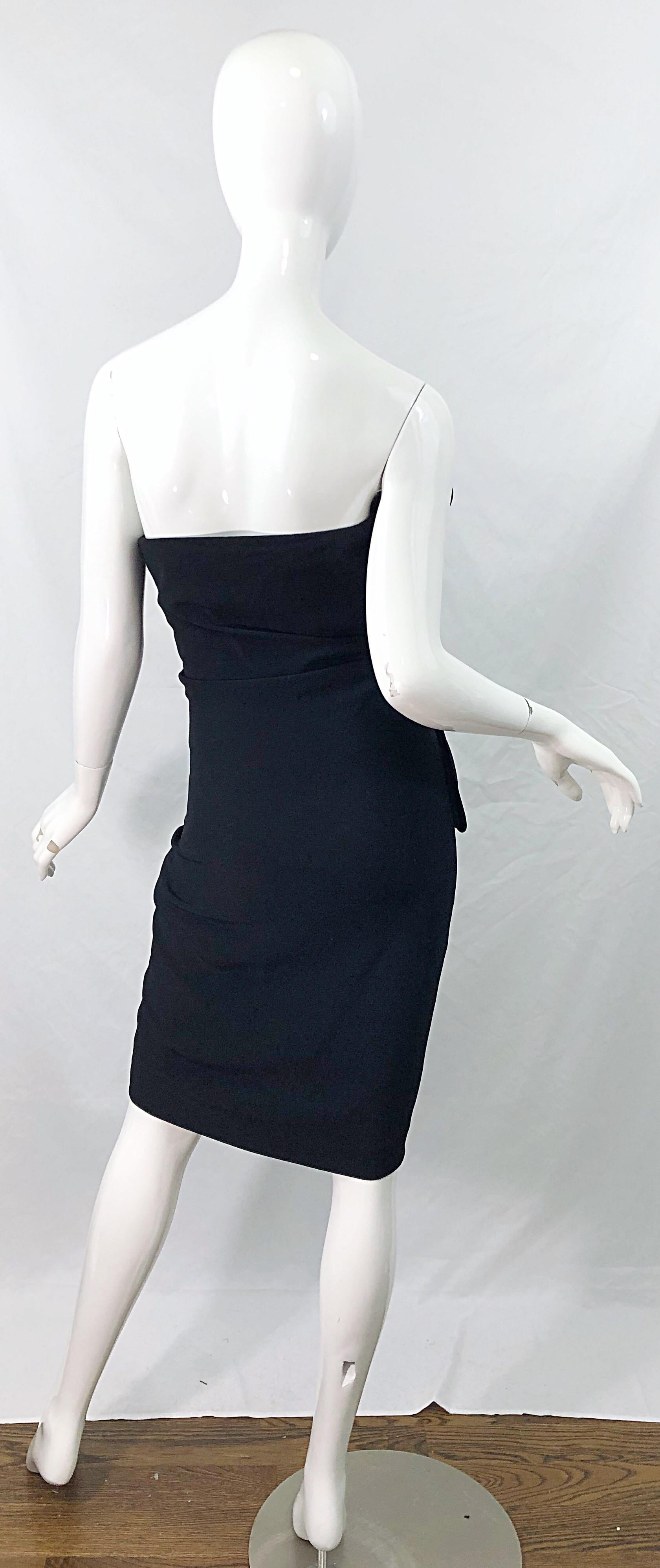 Valentino Anfang der 2000er Jahre Größe 8 Schwarzes trägerloses Avantgarde-Kleid im Angebot 1