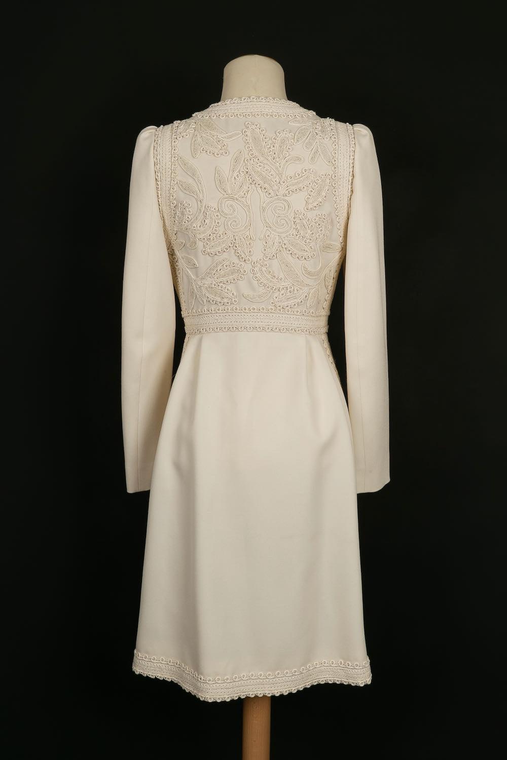 Valentino Embroidered Coat in White Ecru In Excellent Condition For Sale In SAINT-OUEN-SUR-SEINE, FR