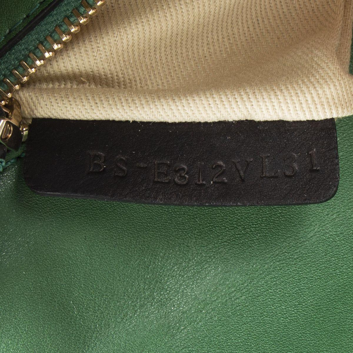 VALENTINO emerald green leather ROCKSTUD GLAM LOCK SMALL Shoulder Bag In Excellent Condition In Zürich, CH