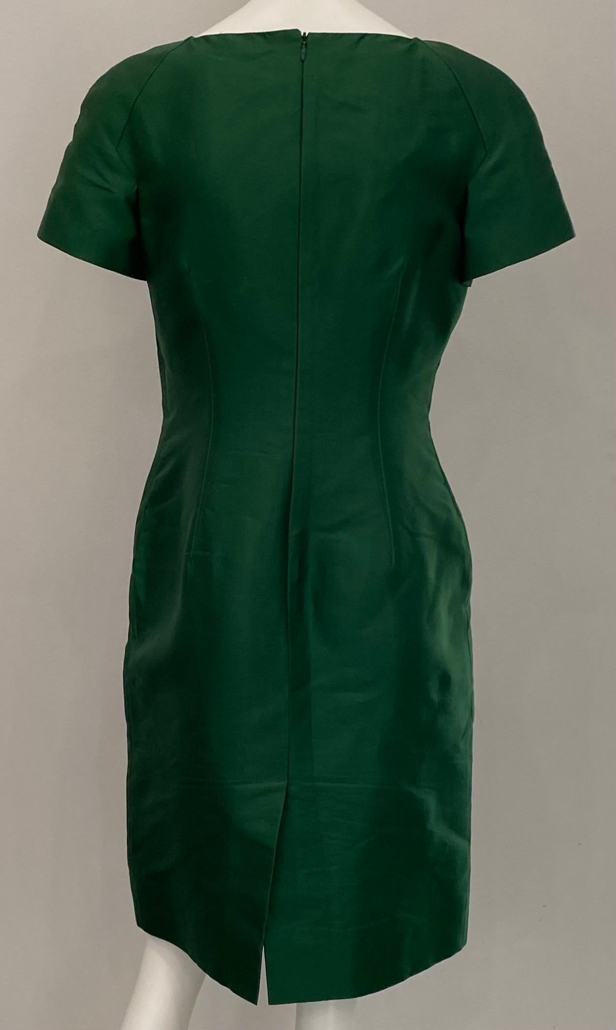 Valentino Emerald Green Silk and Lace Cap Sleeve Sheath Dress - Sz 8 In Excellent Condition For Sale In West Palm Beach, FL