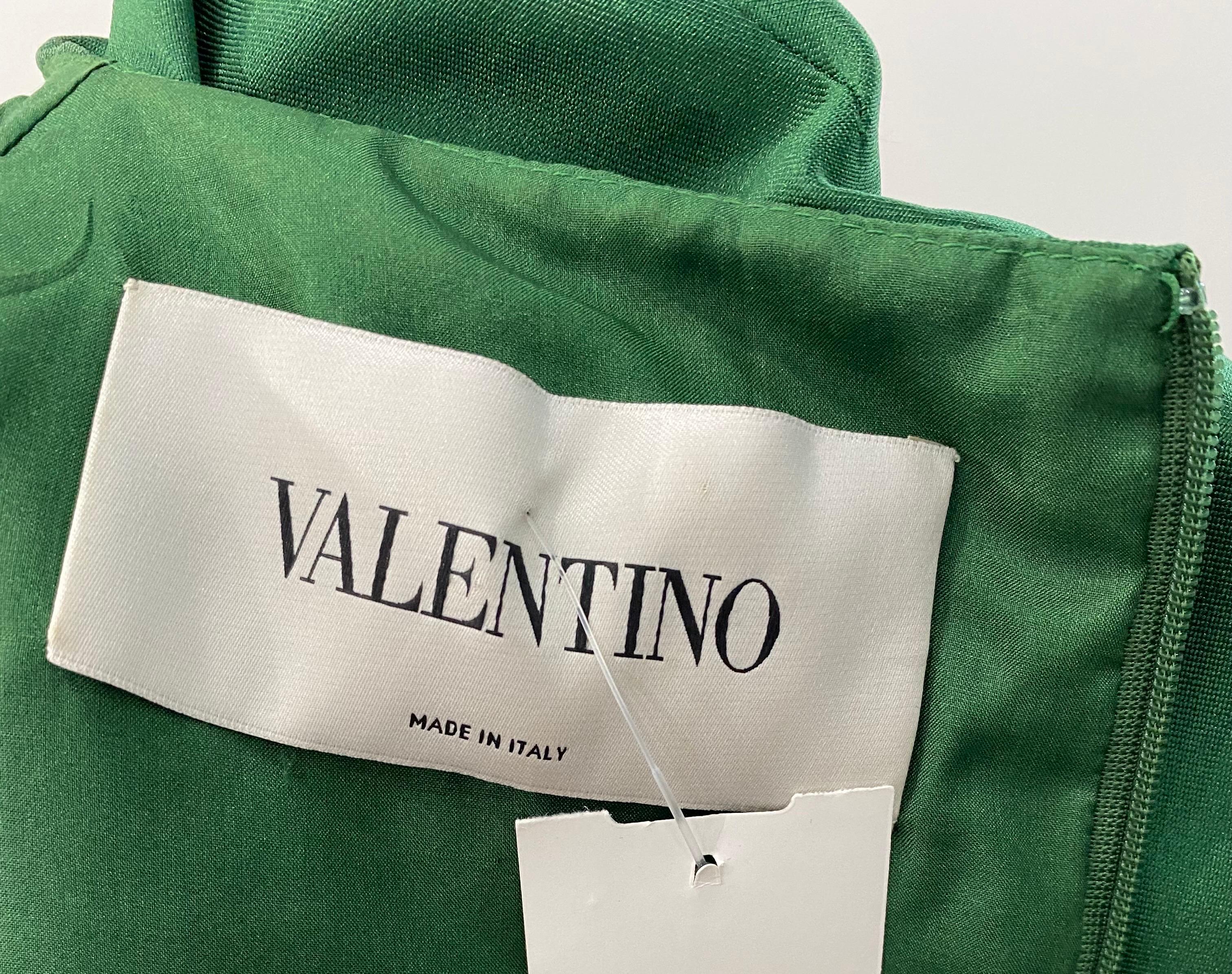 Valentino Emerald Green Silk and Lace Cap Sleeve Sheath Dress - Sz 8 For Sale 2