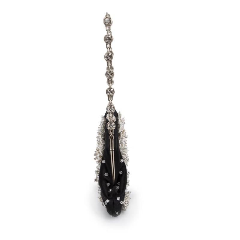 Valentino Evening Bag with Pearl Flowers In Good Condition For Sale In Paris, FR