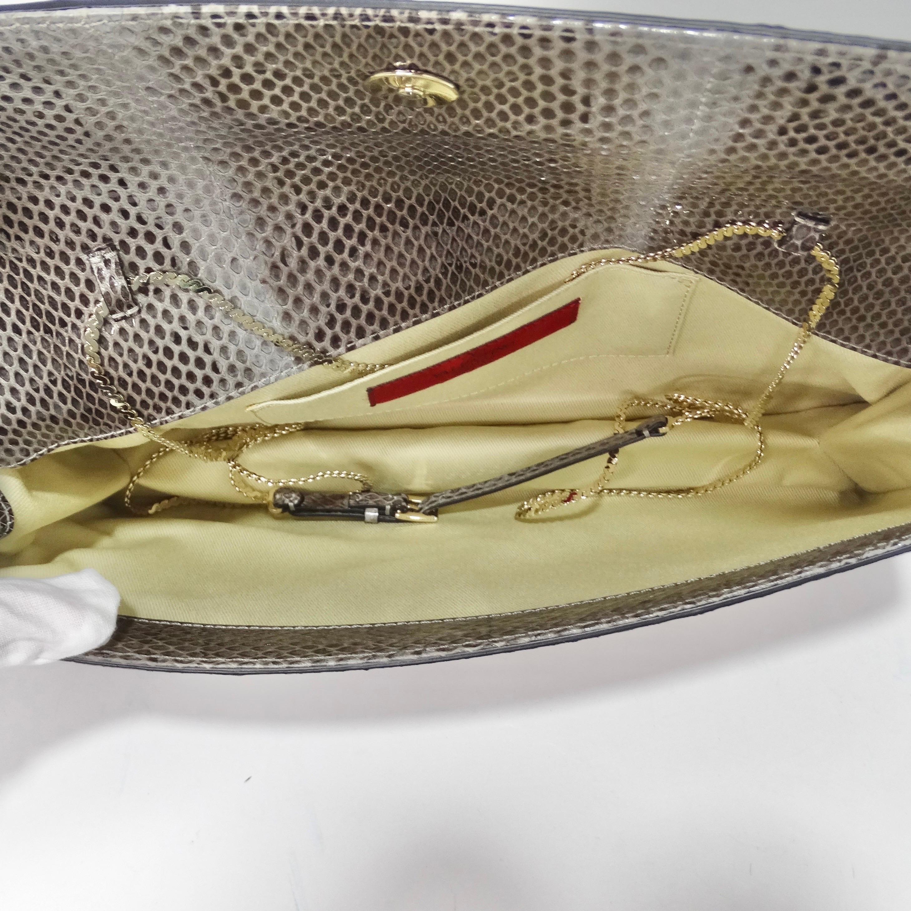 Bolso plegable de piel de serpiente exótica Valentino en venta 3