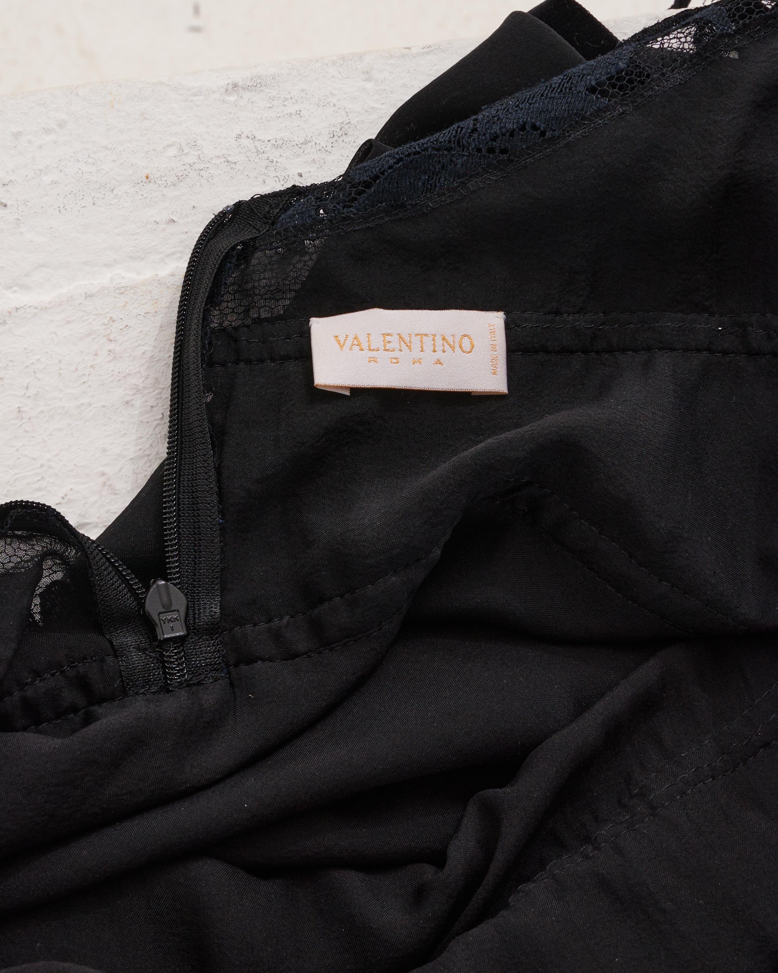 Valentino F/W 2004 Conjunto de falda de seda negra con volantes y encaje en venta 5