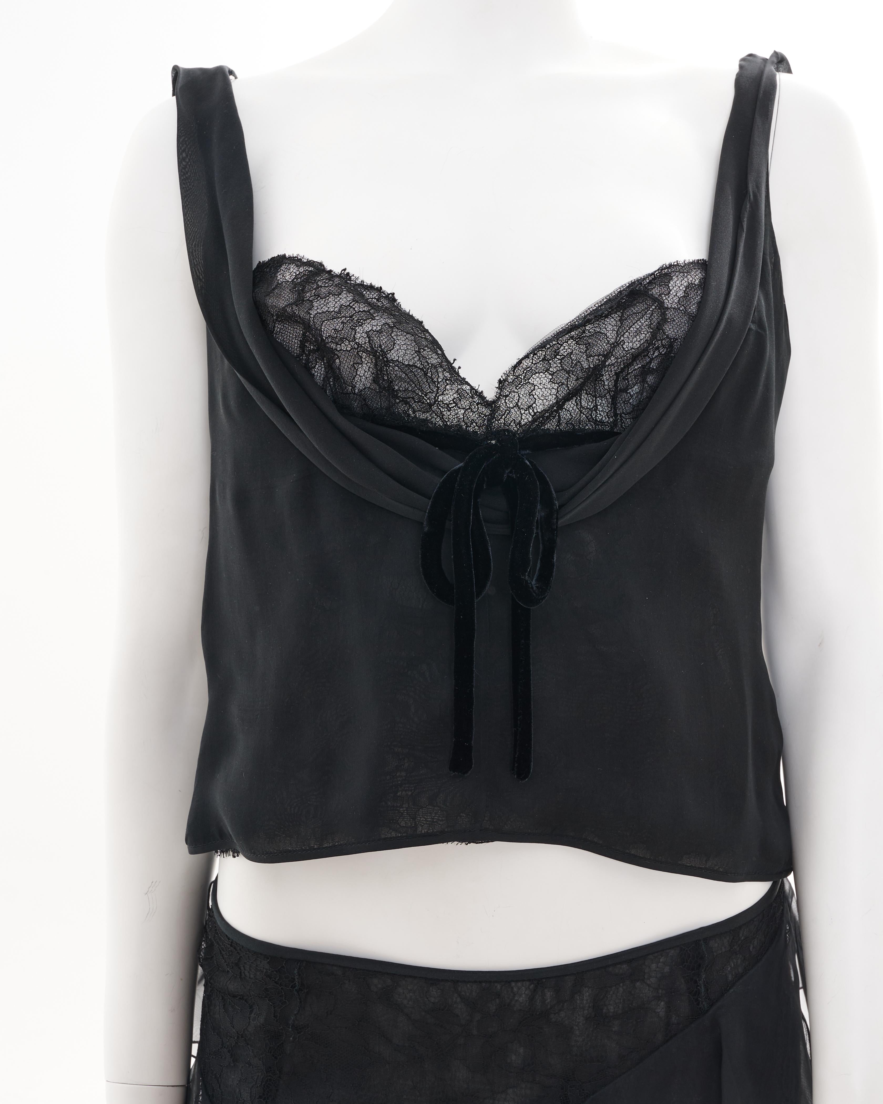 Valentino F/W 2004 Conjunto de falda de seda negra con volantes y encaje en venta 2