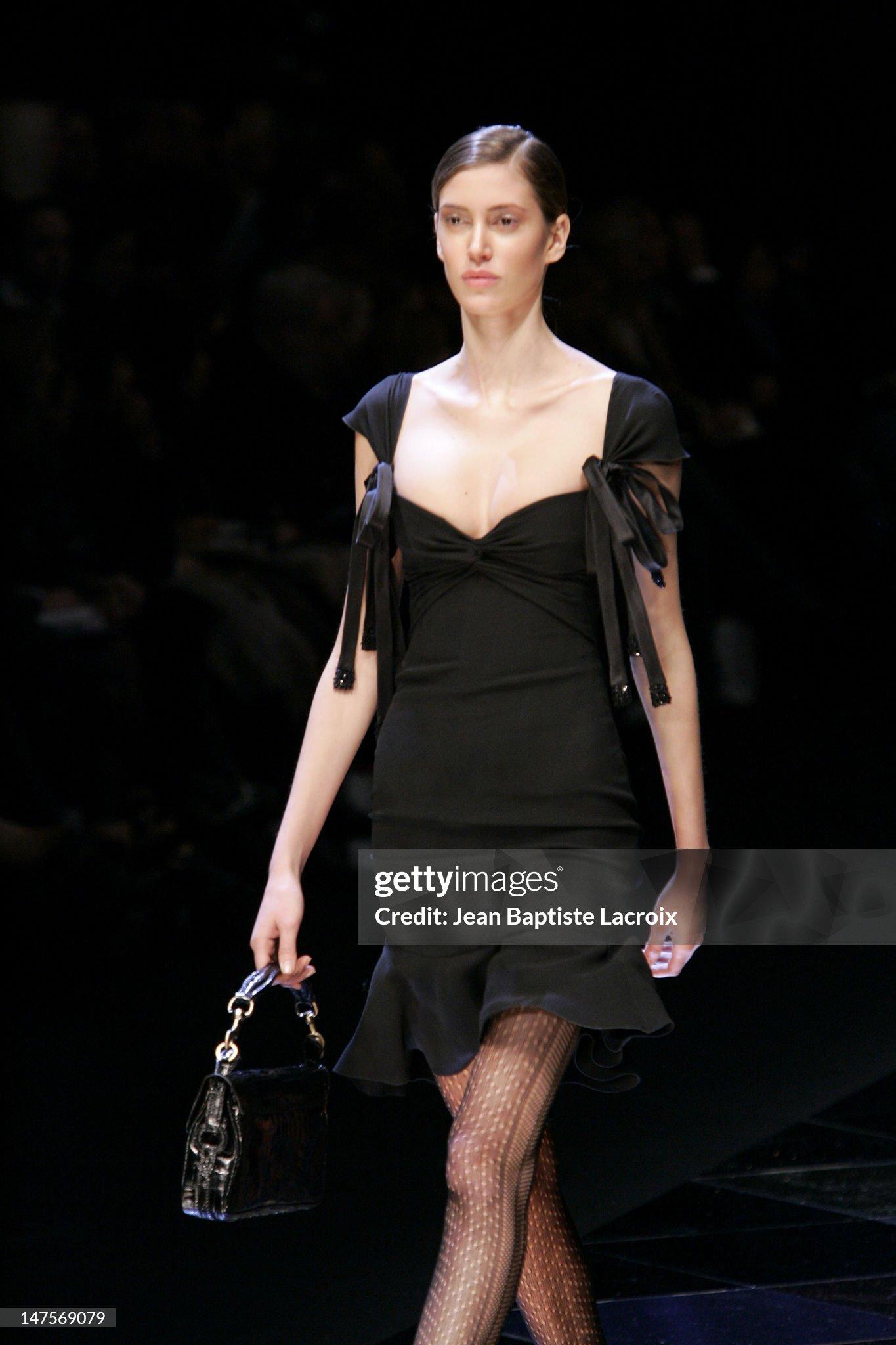 Valentino F/W 2005 Black silk bow cocktail dress For Sale 3