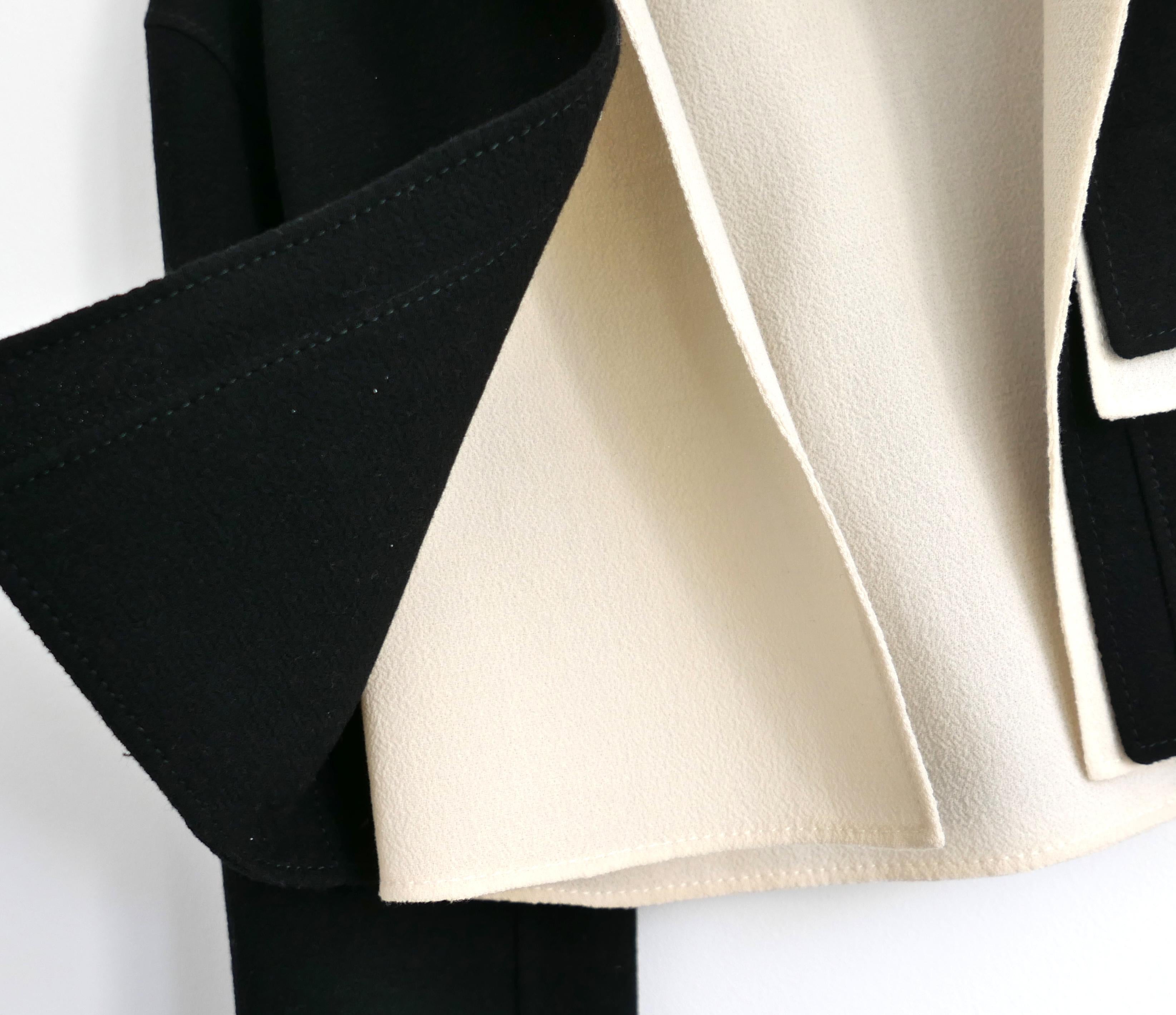 Giacca in crêpe nera e crema di Valentino Autunno 2006 In condizioni ottime in vendita a London, GB