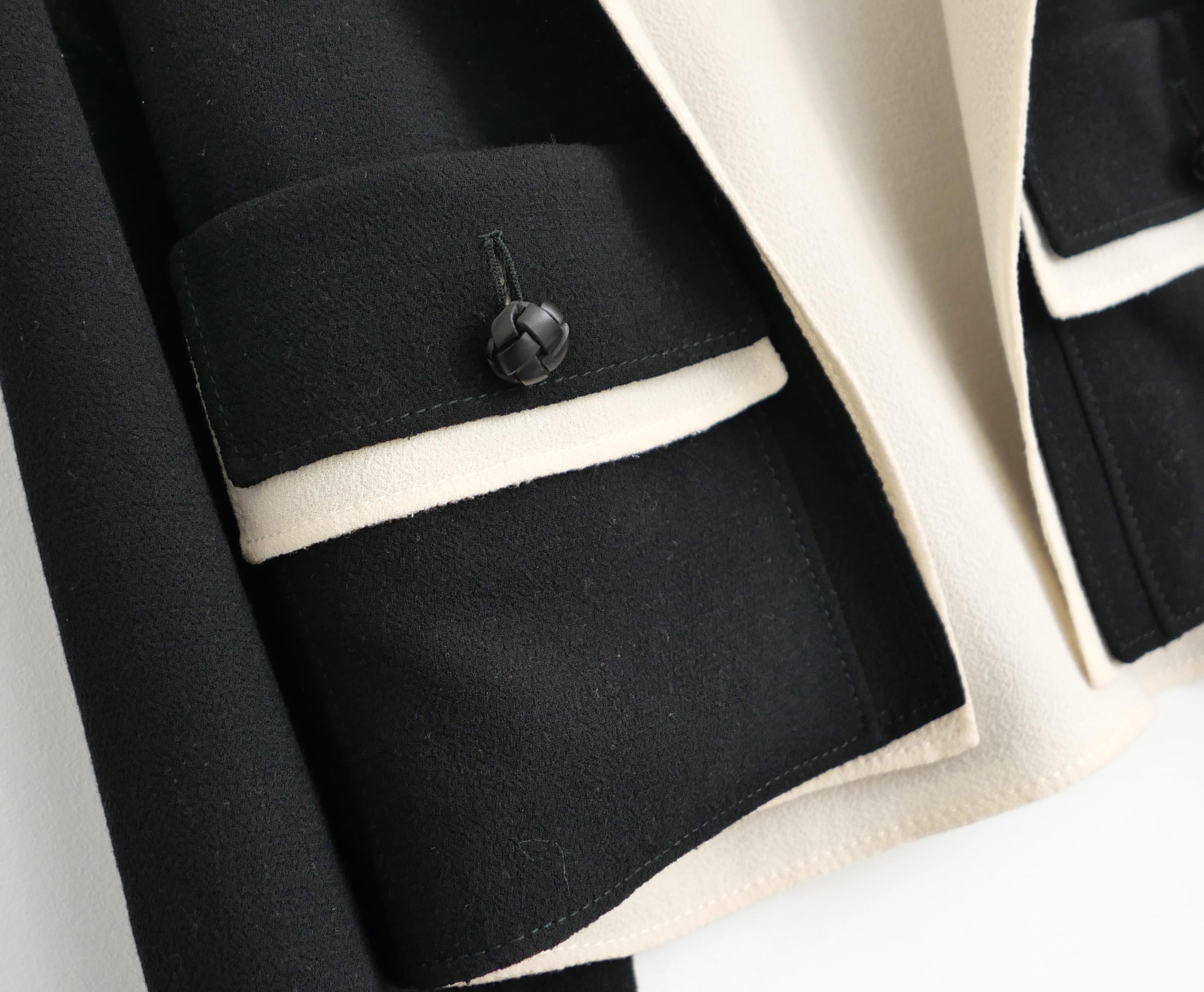 Donna Giacca in crêpe nera e crema di Valentino Autunno 2006 in vendita