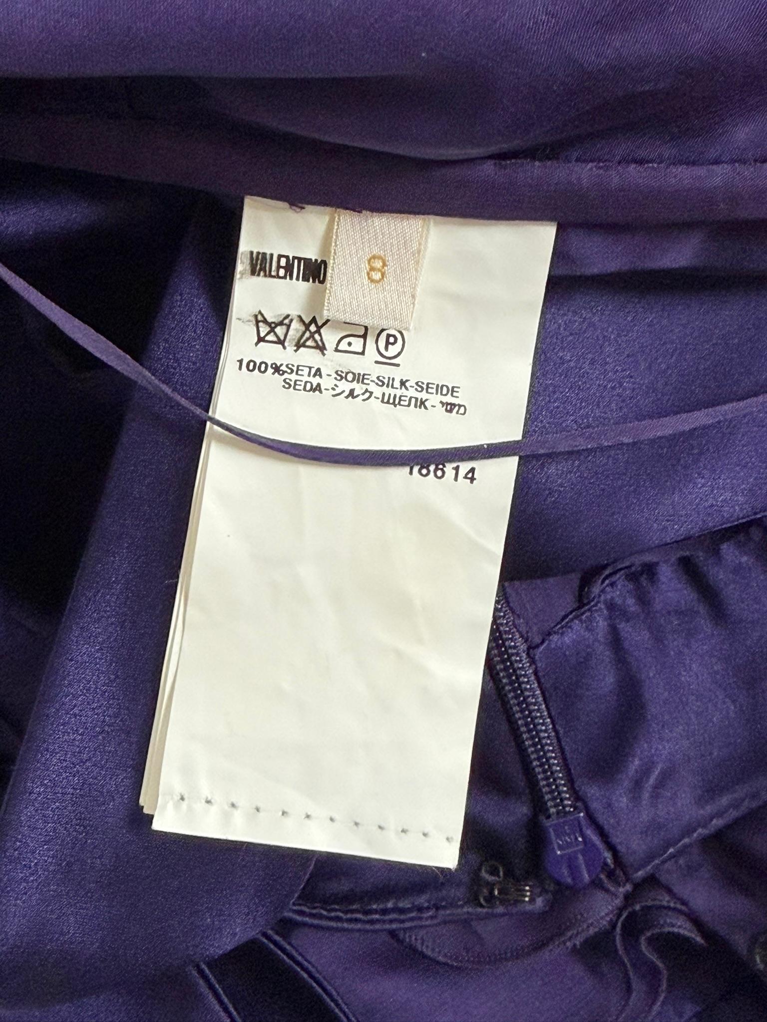 Valentino abito autunno 2007 in raso di seta viola con volant a cascata in vendita 5