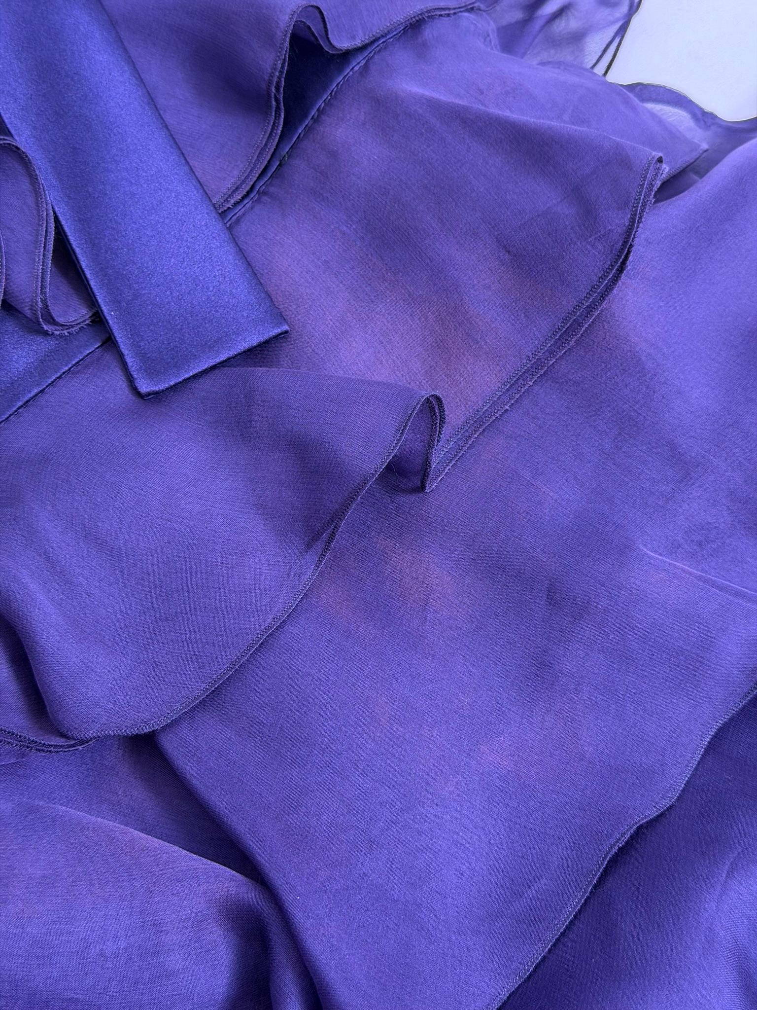 Valentino abito autunno 2007 in raso di seta viola con volant a cascata in vendita 2